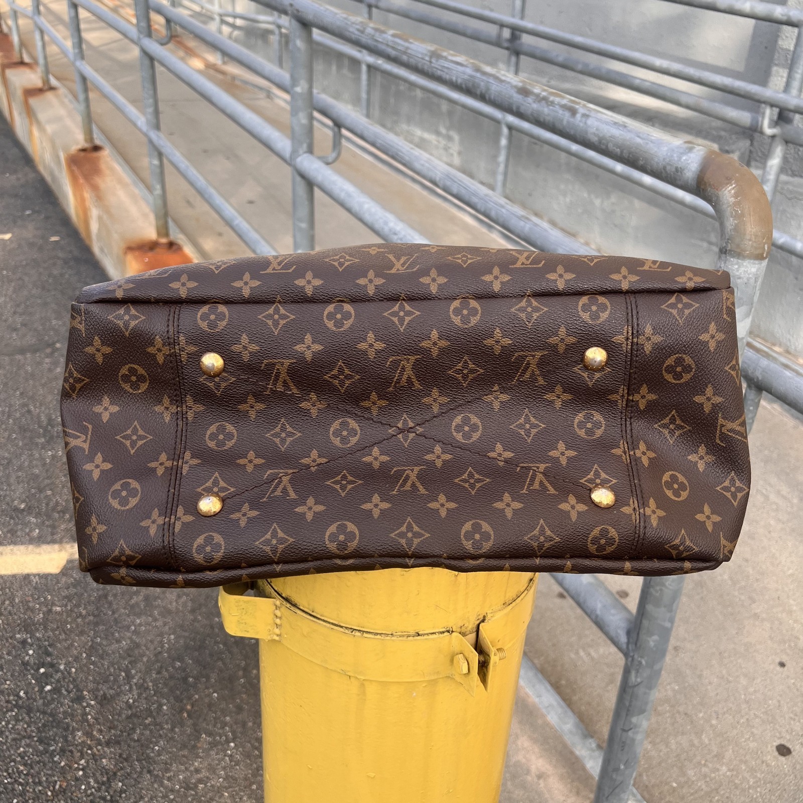 Louis Vuitton LV Hand Bag M40249 Artsy MM Brown Monogram Y2K Logomania Boho Chic