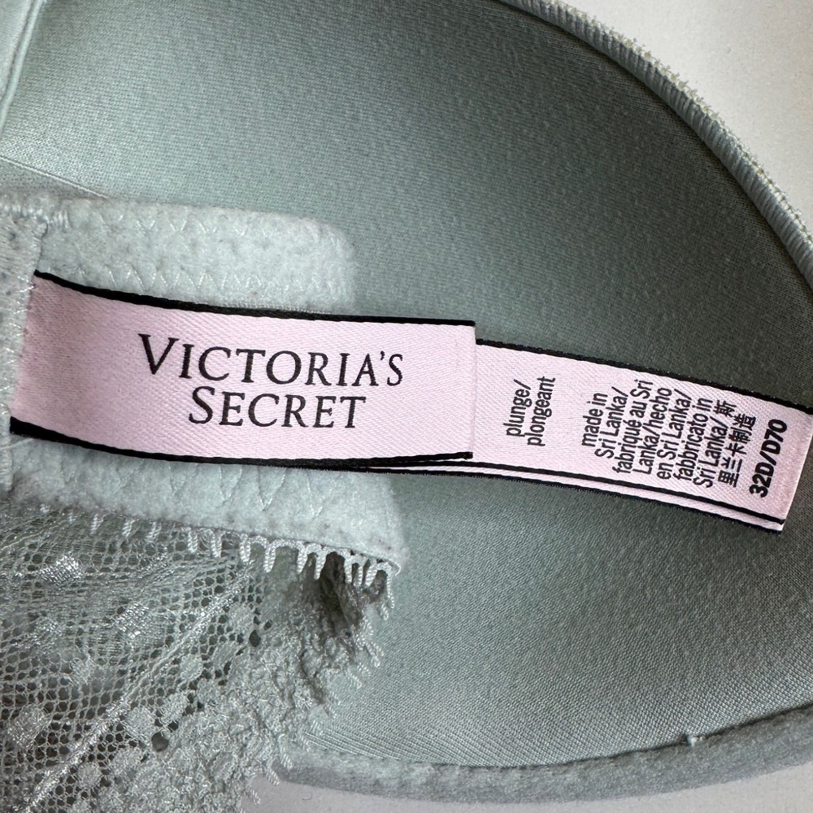 Victoria Secret Incredible Lightly Lined Lace Plunge Bra Women’s Size 32D