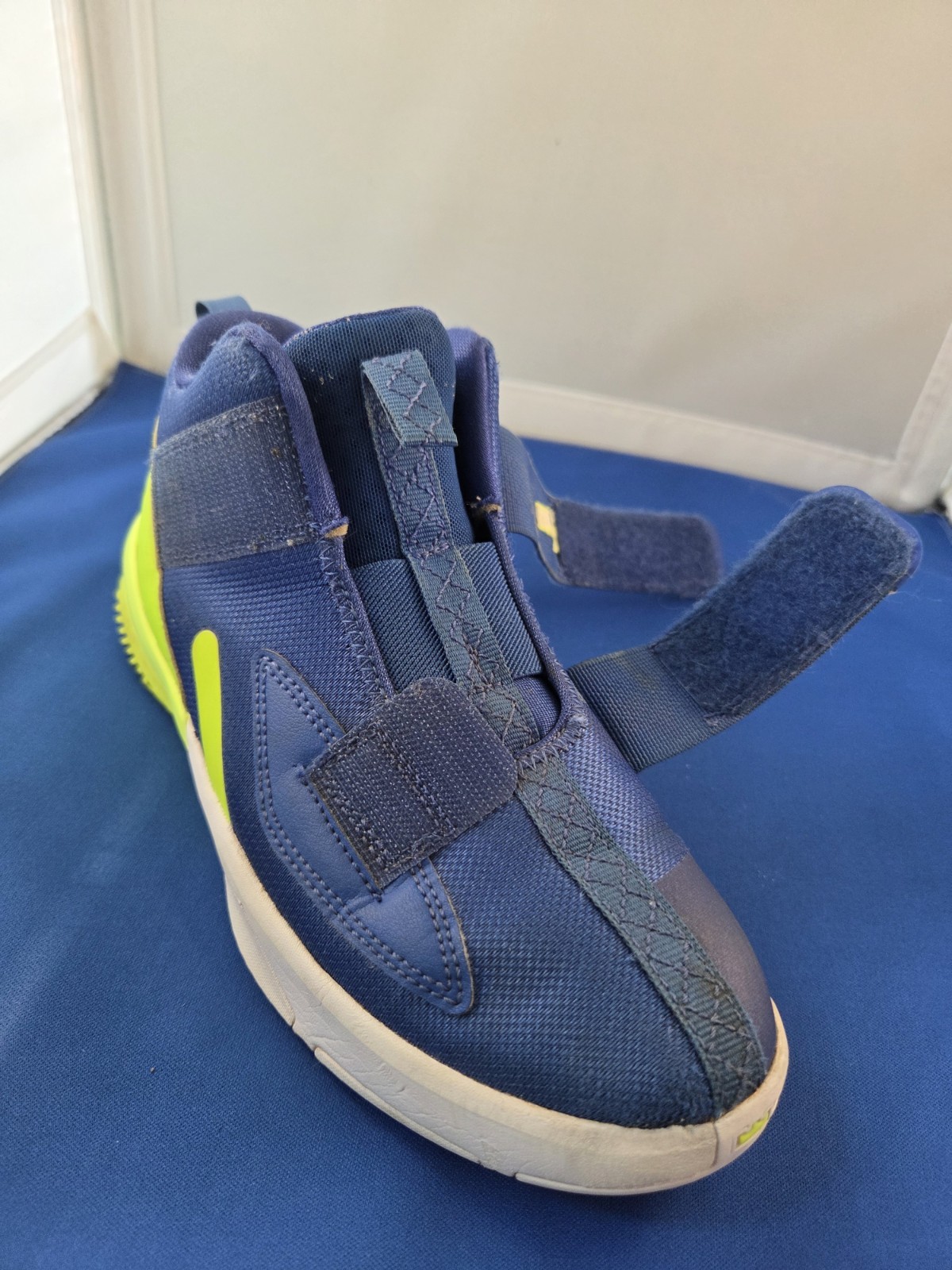 Nike LeBron Soldier Kids Mid Top Blue/Green Hook & Loop Strap Sneakers 2.5