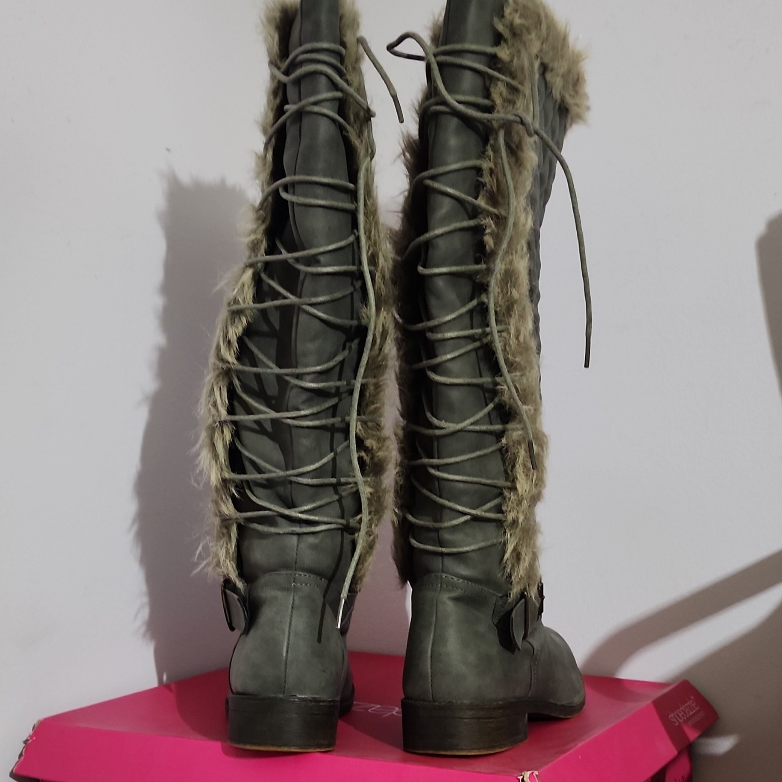 Delphine Winde Gray Quilted Lace-Up Knee High Boots Fur Trim Buckle Wide 7.5