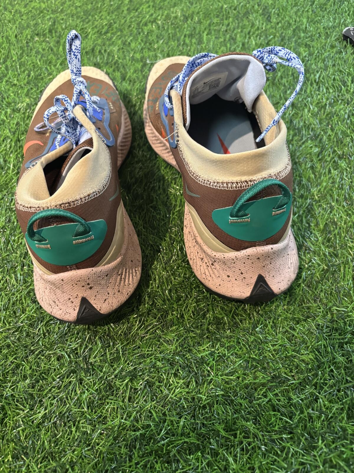 NIKE PEGASUS TRAIL 3 GTX ES CACAO WOW-RUSH ORANGE SZ 11 [DR0137-200]