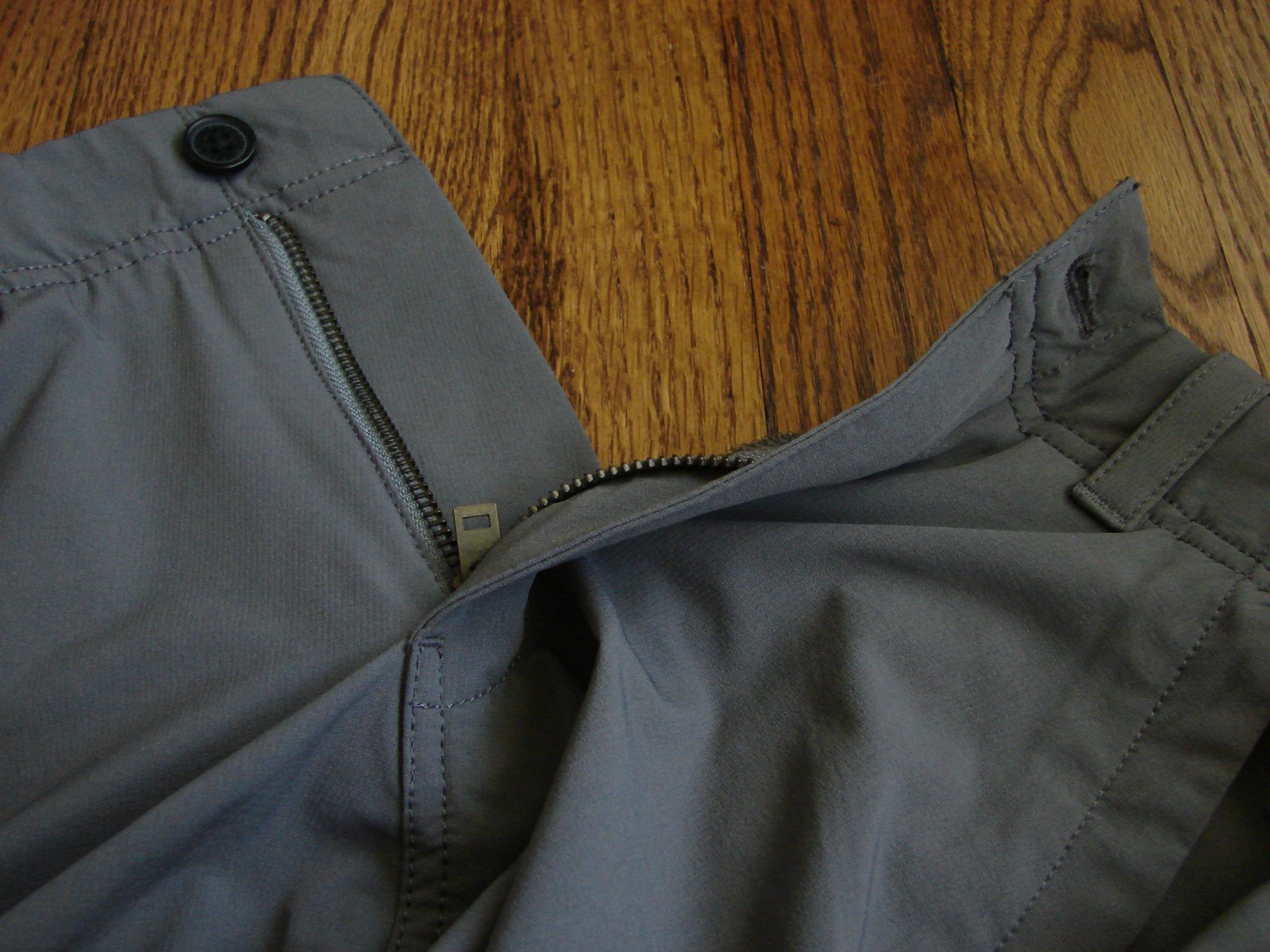 NWT 9-inch Grey Lightweight Performance Golf Shorts by Brooks Brothers, Size 31