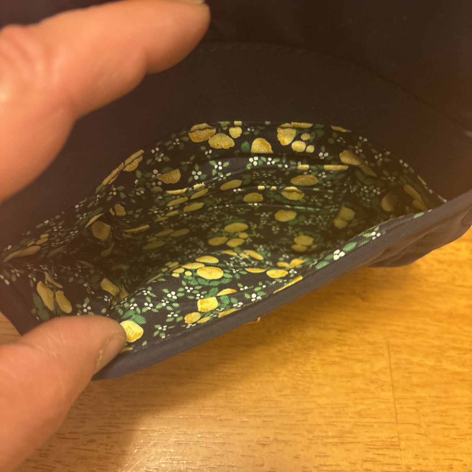 Sleek Y2K Vera Bradley Black Quilted Lightweight Pouch Push Lock / Zip