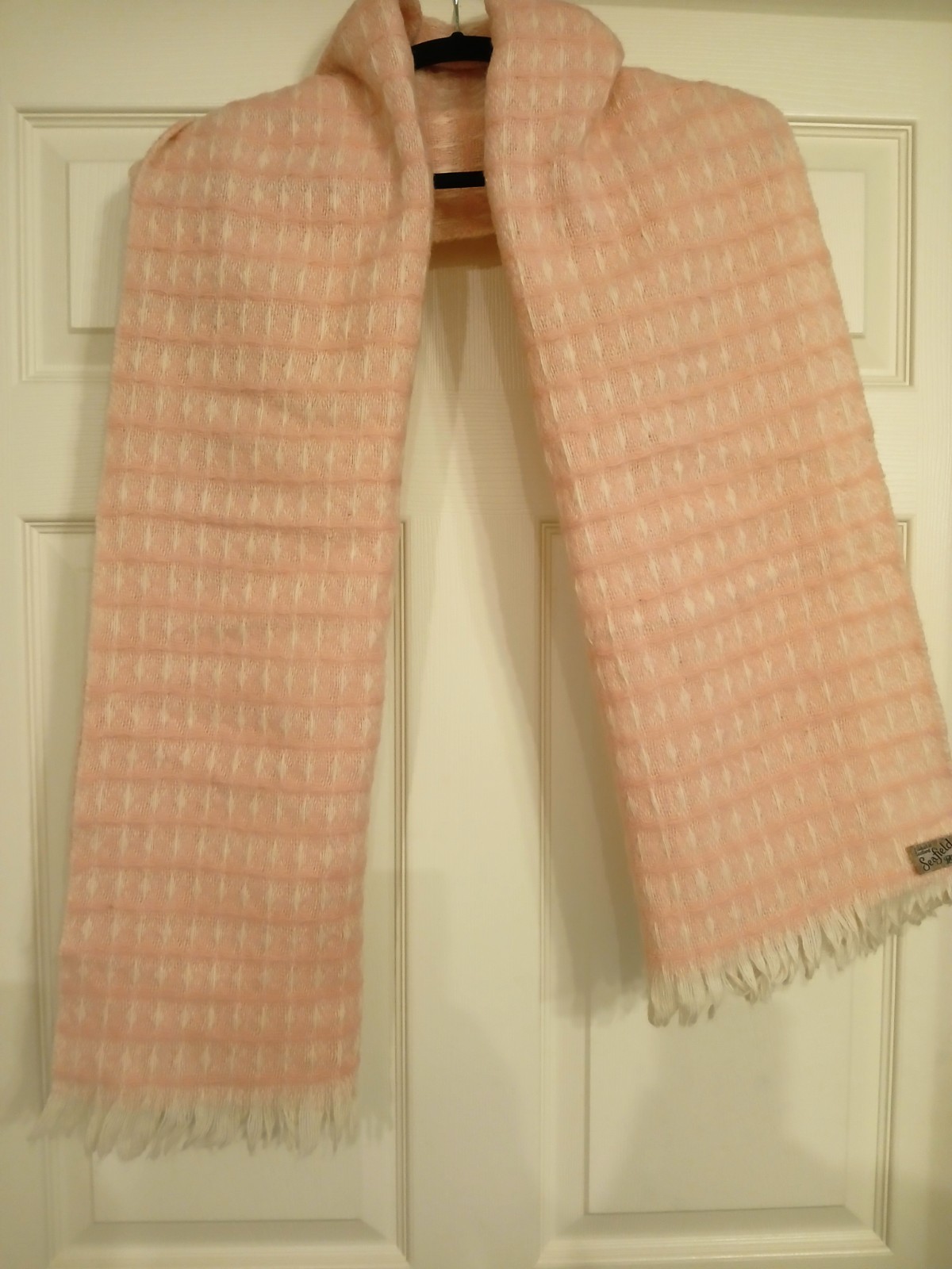 Vintage SCARF Women Big Pink & White Made In Scotland Wool SEAFIELD – 17″ X 71″