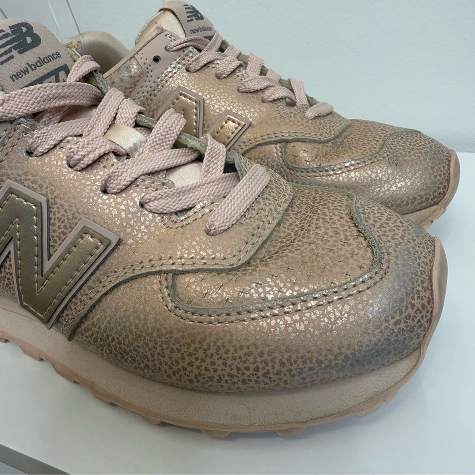 New Balance 574 Pebbled Metallic Leather Sneaker Women’s Sz 7.5 Pink Rose Gold