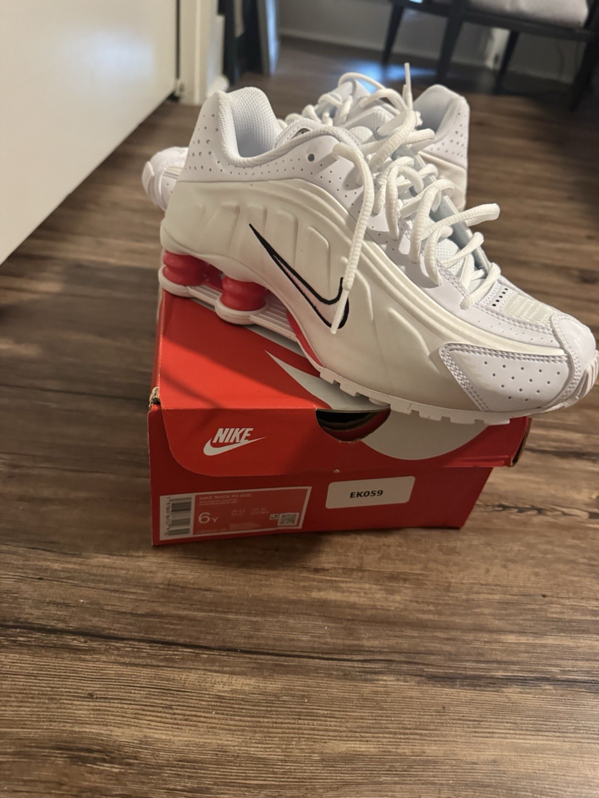 Nike Shox R4 White Phantom GS NBY BRAND NEW Size 6Y / 7.5 Women new n box