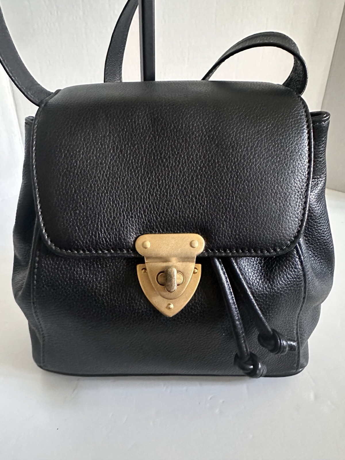 Drawstring Black Leather Turn-lock Bucket Crossbody Shoulder Bag Hardware EUC