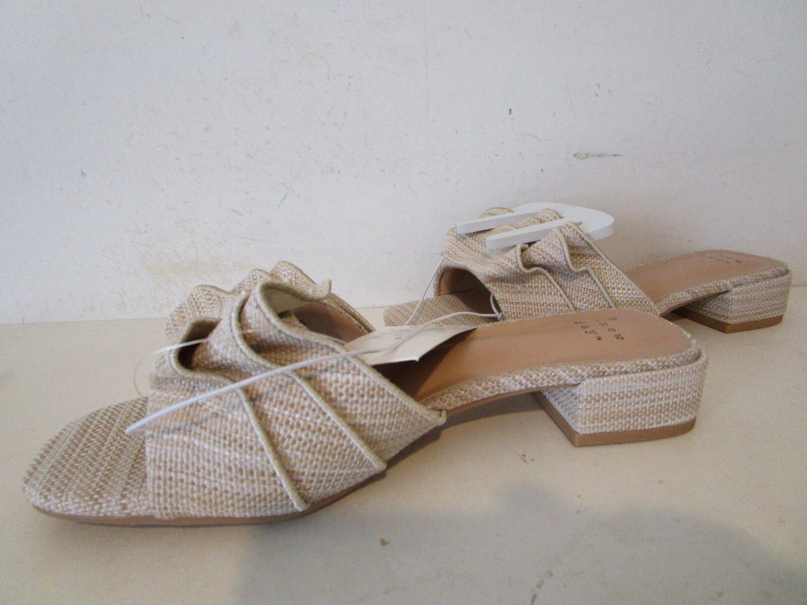 A New DAy Womens Lyta Raffia Ruffle Sandals w/ Memory Foam Insole Beige Size 6