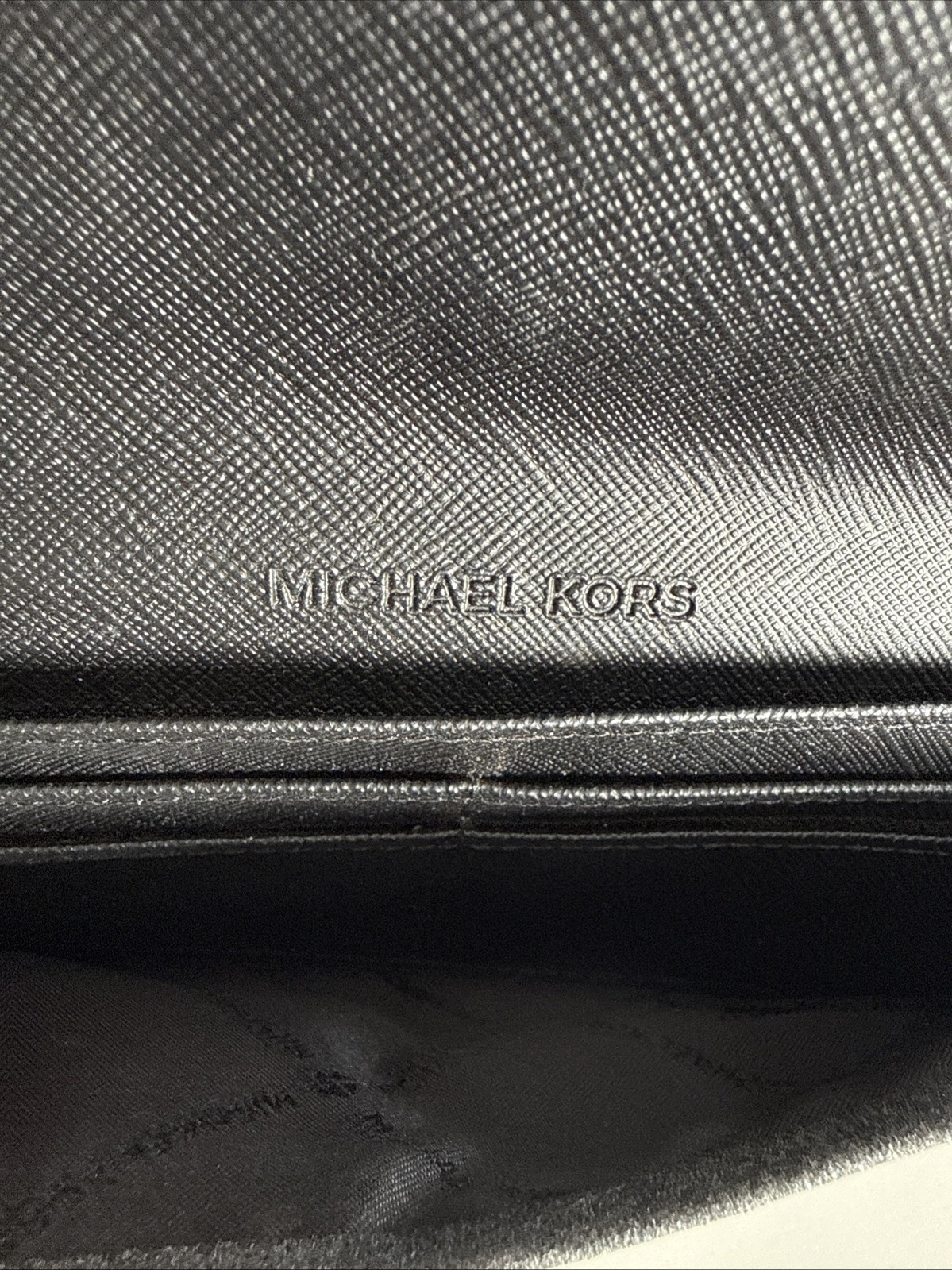 MICHAEL KORS Jet Set Wallet-Black-8 Credit Card Slots Gold HWRE-NWT