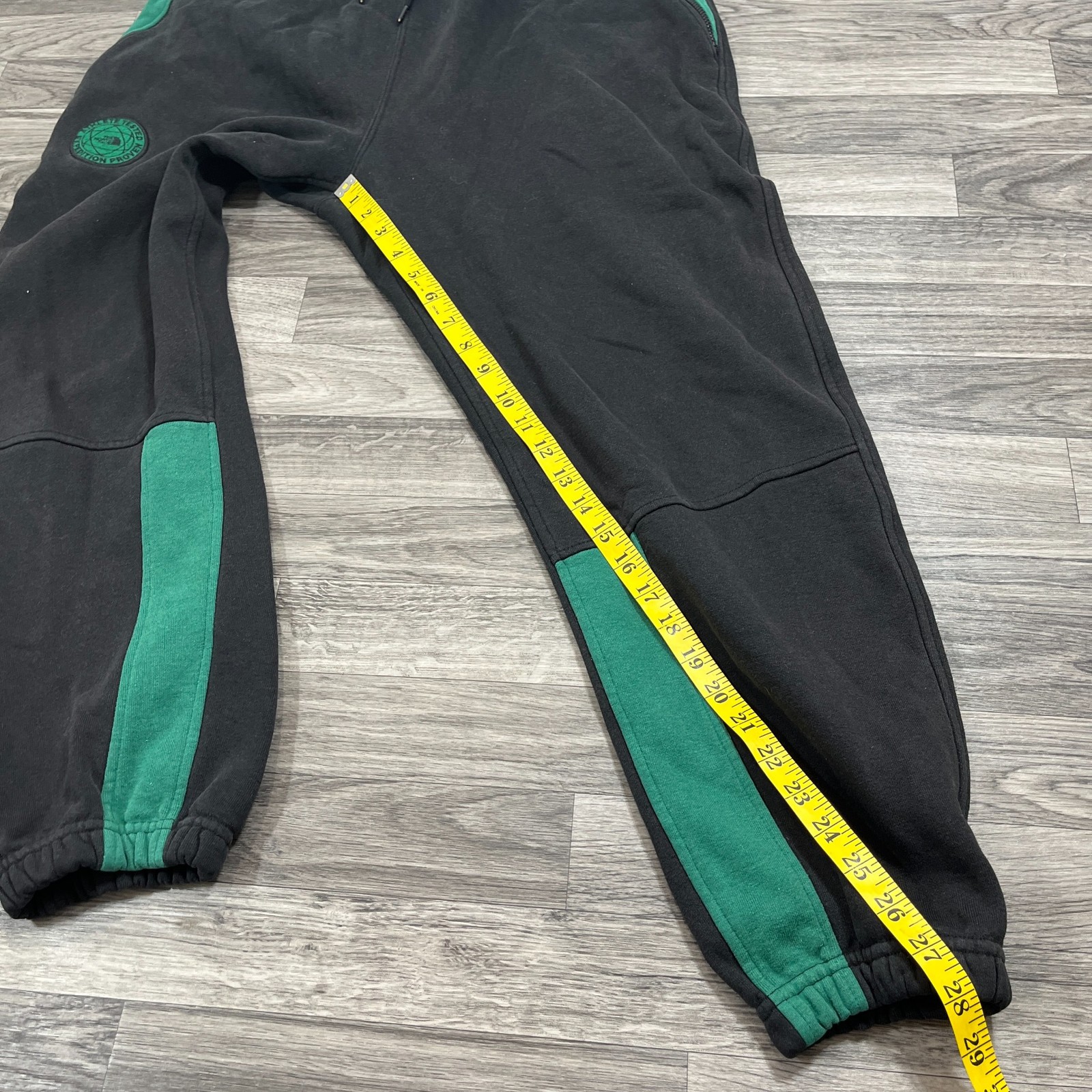 THE NORTH FACE Strecth Waist Drawstring Tie Green Jogger Pants Men’s Size Large