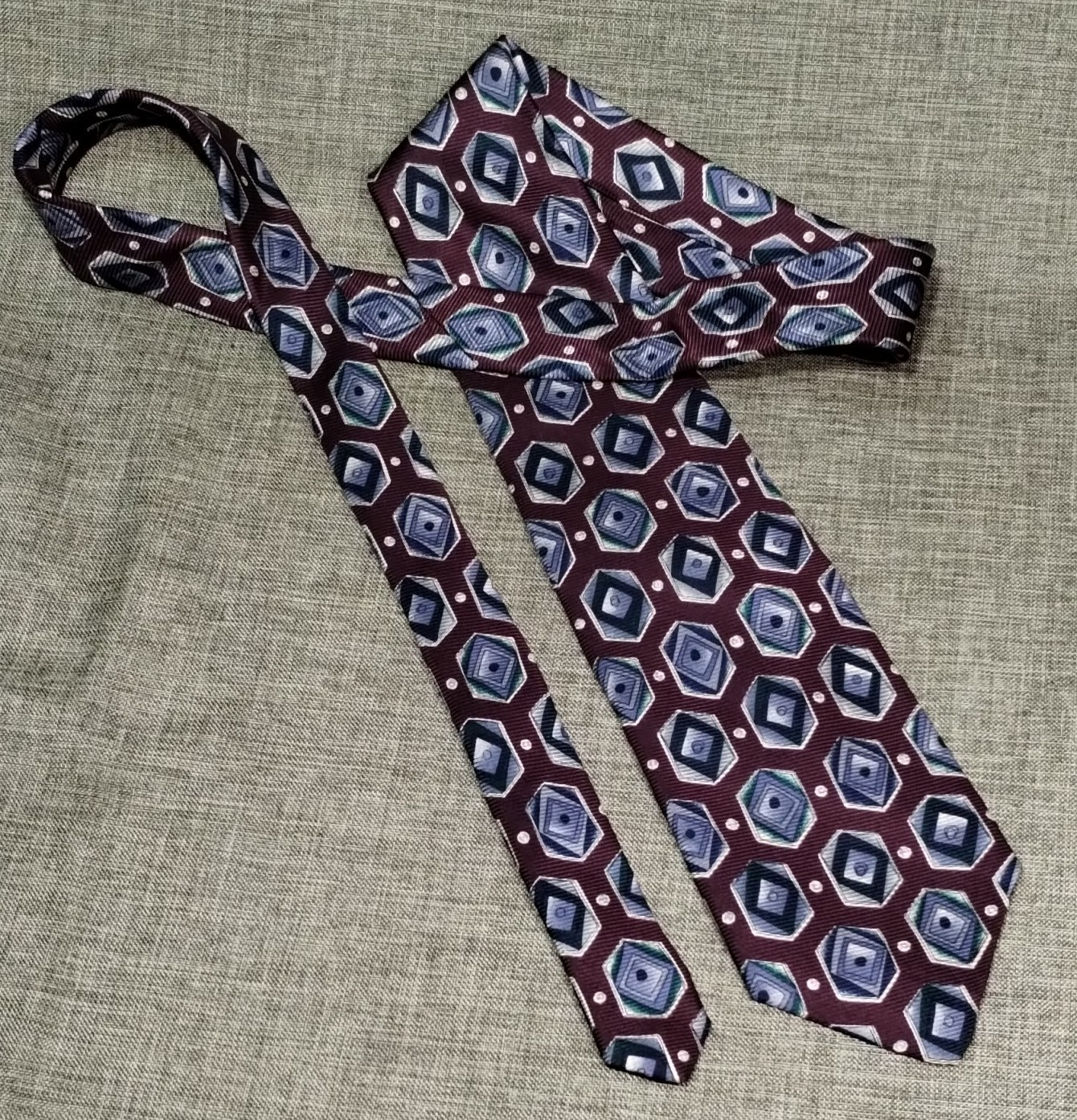 Robert Talbott Silk Geometric Tie Burgundy Blue Green White Classic 57″-60″