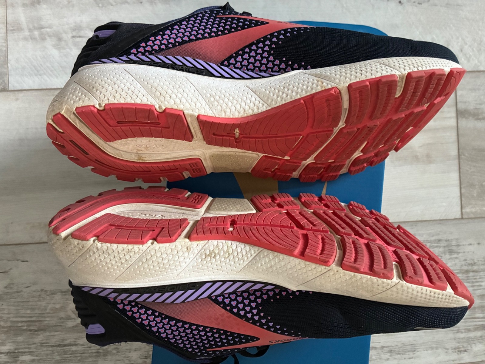Brooks adrenaline gts 22 women size 11.5, black/purple/coral,