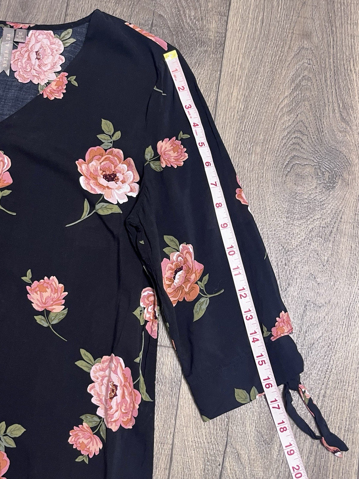 Brina & Em Floral Pink & Black Top Size M V-Neck 3/4 Tie Sleeves Feminine