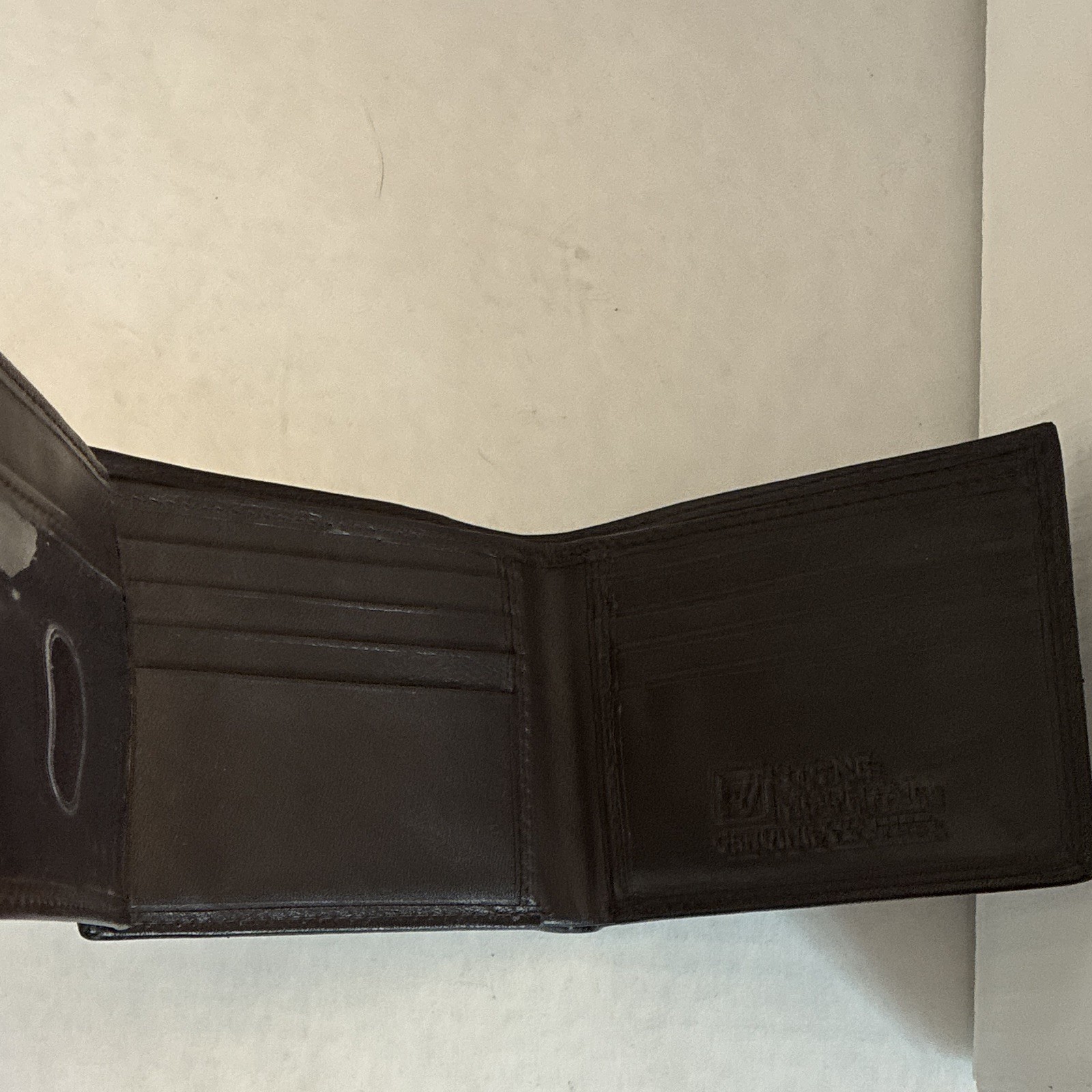 Stone Mountain Men’s Brown Solid Bifold Wallet, Credit Card Slots, Logo