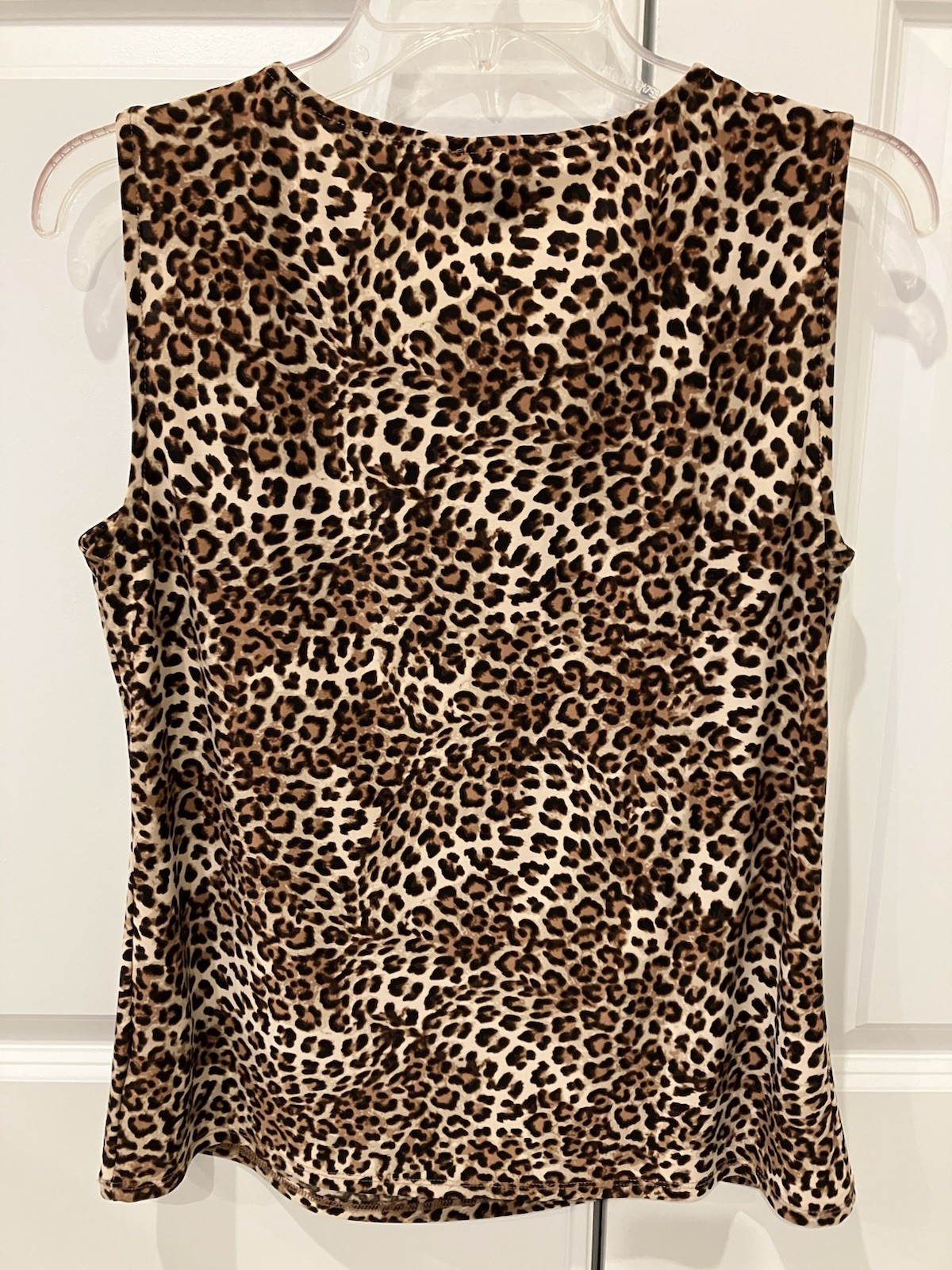 Roz & Ali Leopard Print Pleated Sleeveless Blouse — Size Small