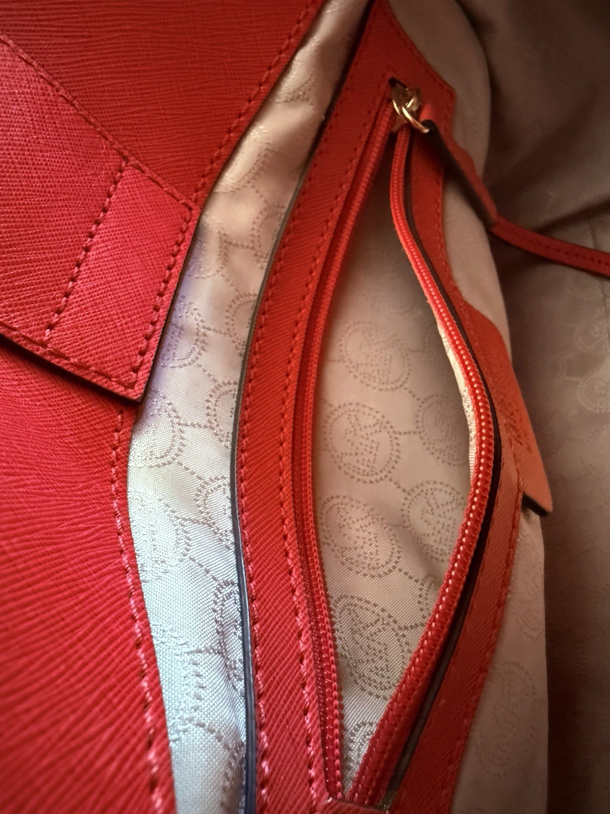 MICHAEL KORS HAMILTON Satchel, in Watermelon color