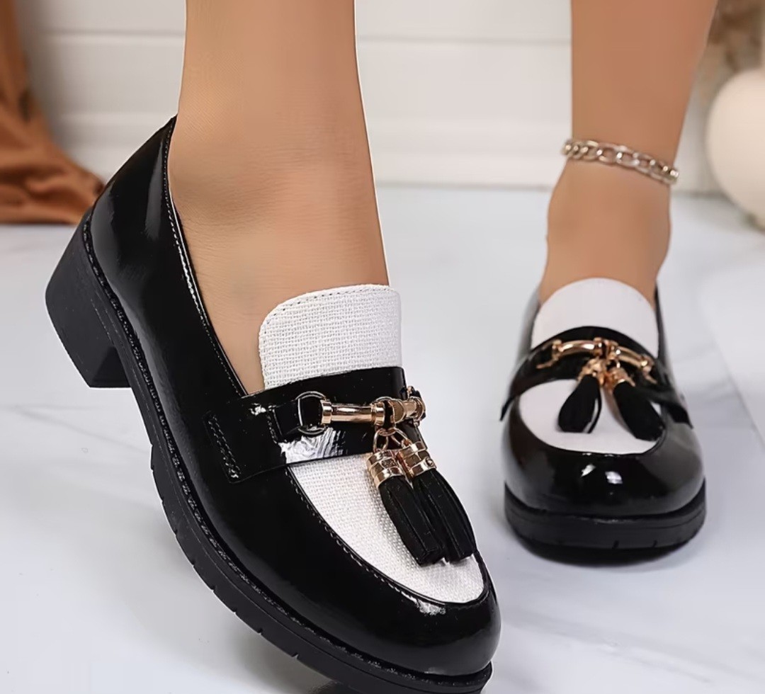 Womans Slip-On Loafers Black/white With Tassel And Comfort