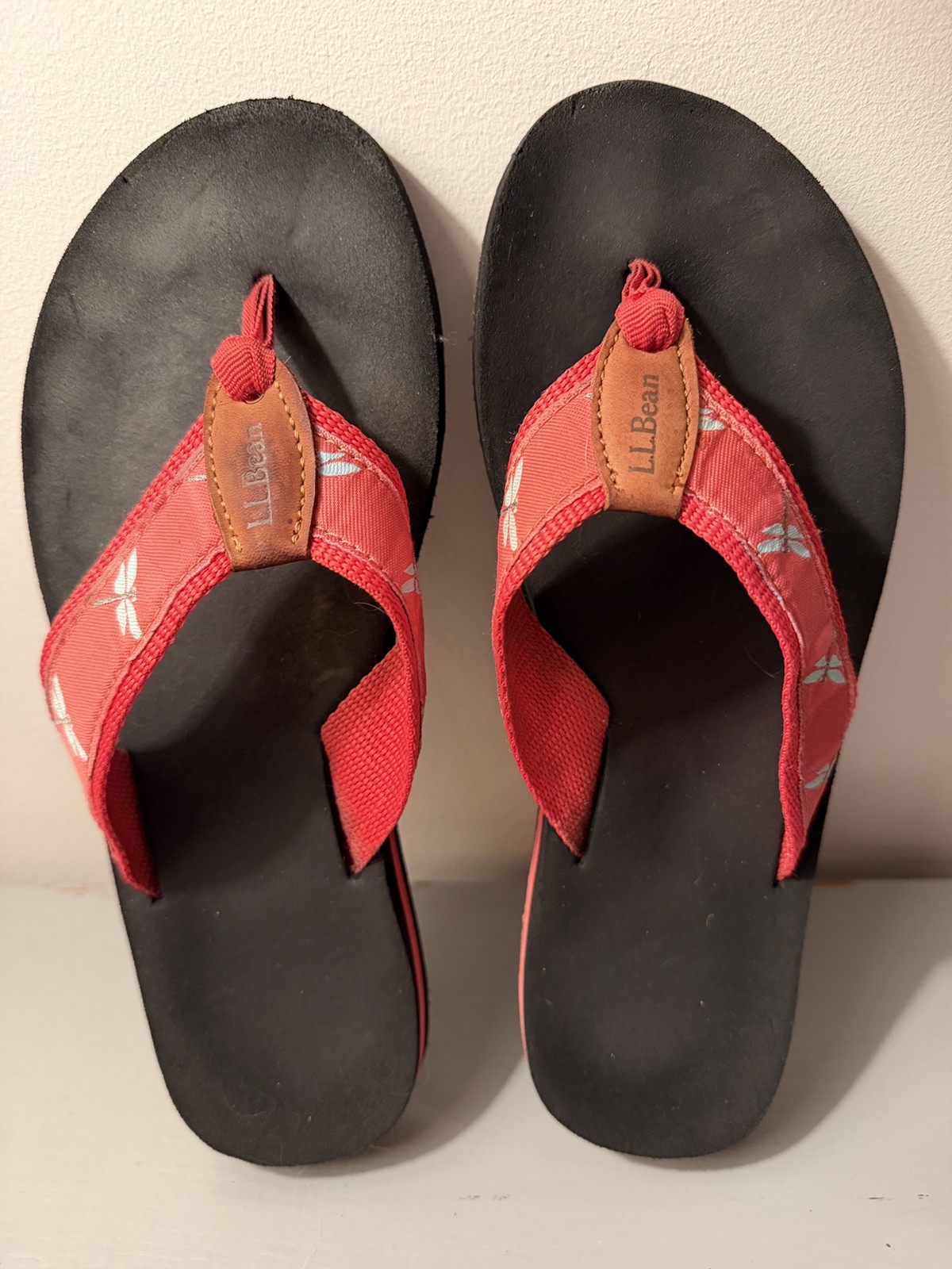 L.L. Bean Red & Black Flip Flops with Dragonfly Pattern Women’s Sandals Size 8 !