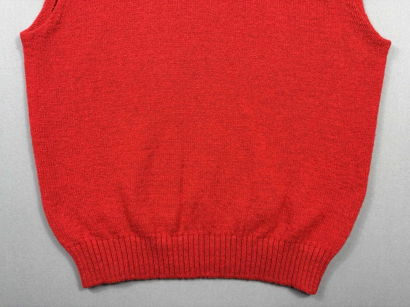 Vintage 80s 90s Jantzen Sweater Vest Mens Sz L Red V Neck Acrylic USA Made Golf