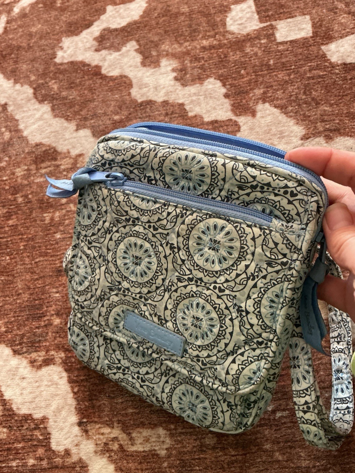 Vera Bradley Small Blue White Floral Crossbody Bag Zip/Magnetic Lined Pockets