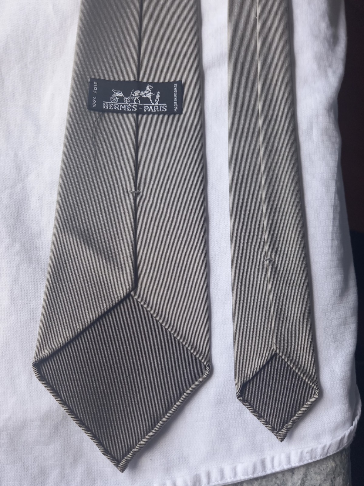 GRAY SOLID COLOR TIE BRAND: HÈRMES, FRANCE