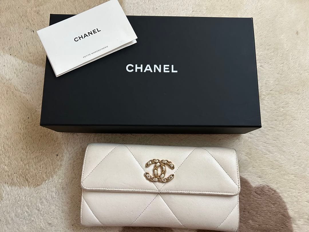 Price Negotiable Chanel Long Wallet White Lambskin White Matelass Coco Mark Warr