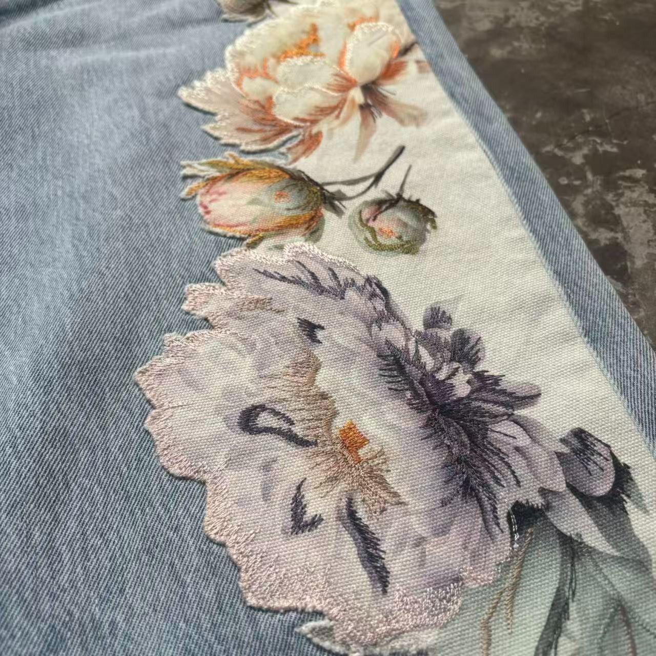 Alice+Olivia AMAZING EMBROIDERED JEAN $ 595 Size 27