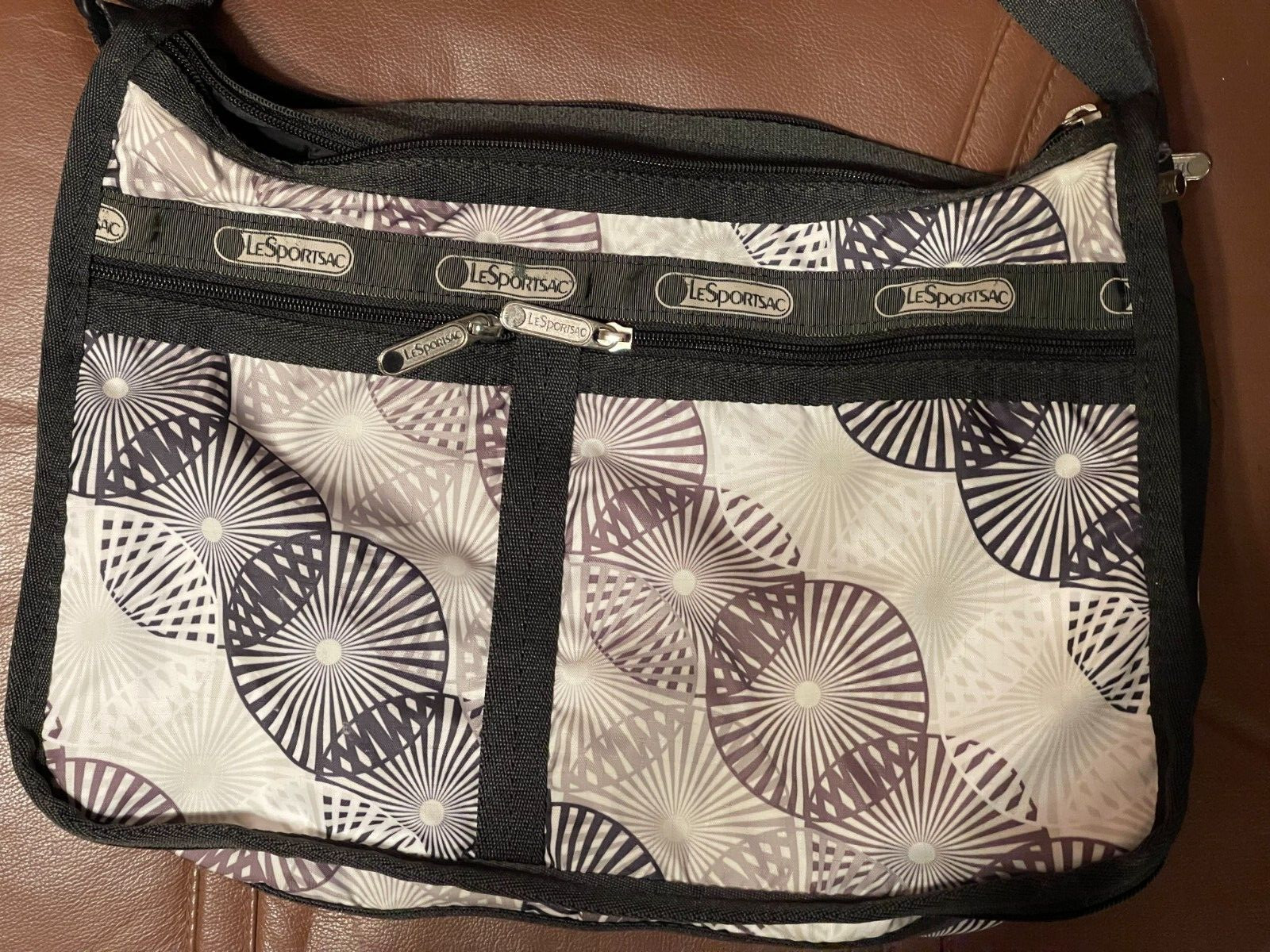 lesportsac medium weekender gym bag 11-17-7.9in white black used