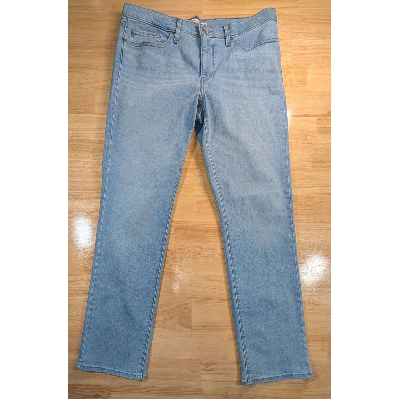 Levis 314 Shaping Straight Jeans Womens 34 Light Wash Blue Mid Rise Stretch