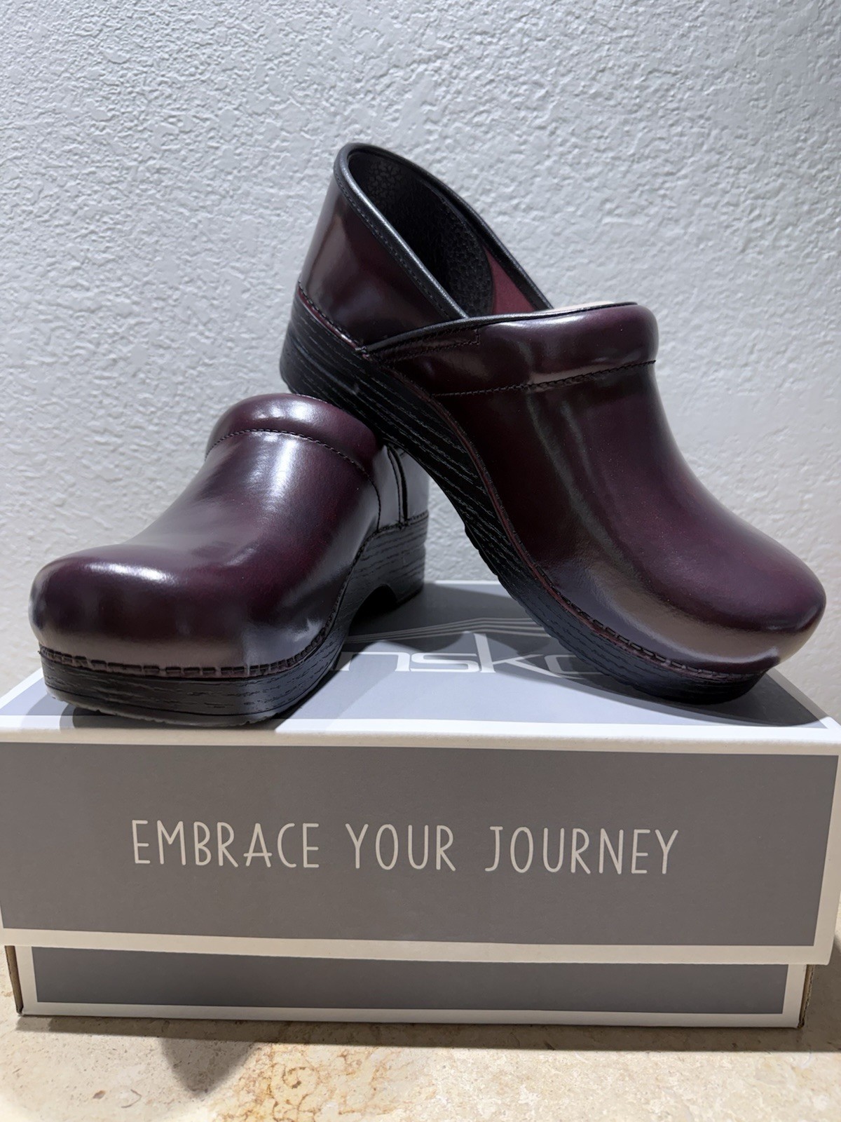 Dansko Professional Cabrio Cordovan Burgundy Leather Clogs Women’s EU 42