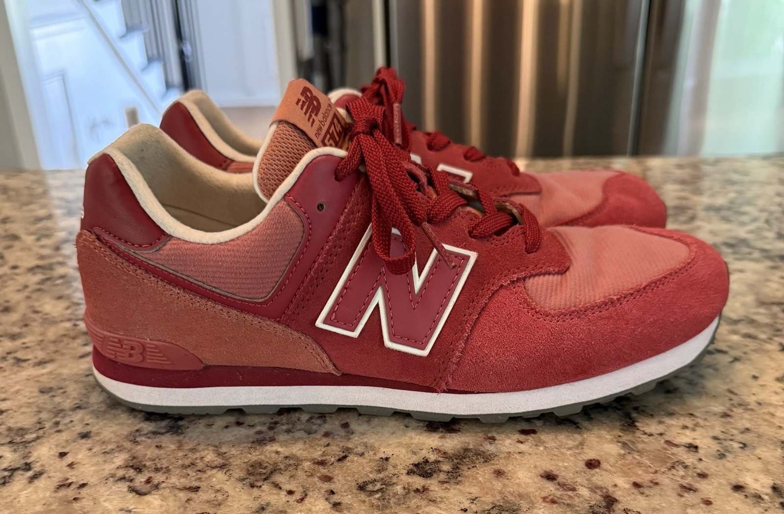 New Balance 574 GC574WT1 Pink Red Sneakers Boys 7 Women’s 8.5 Pre-Owned