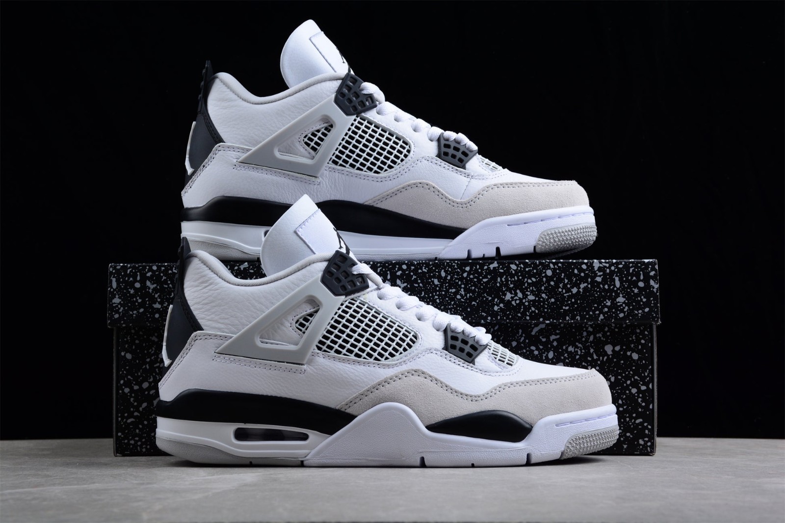 Jordan 4 Millitary Black