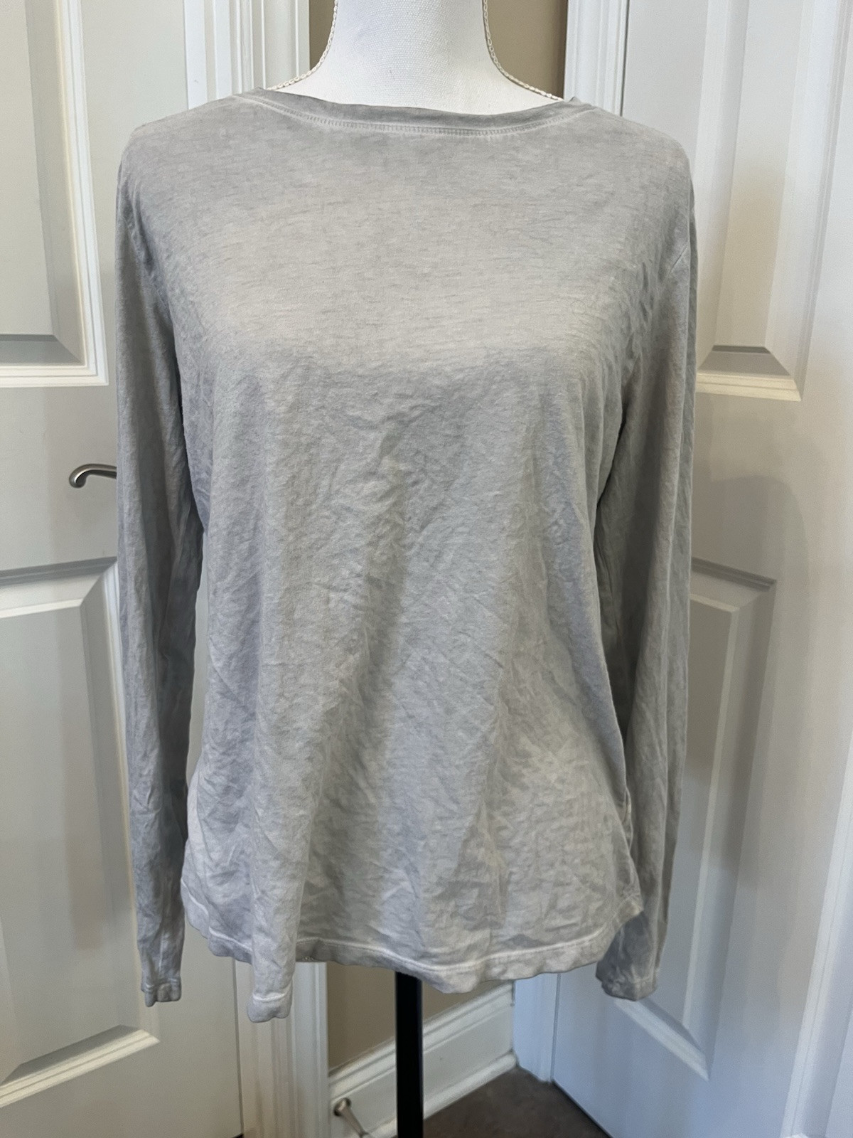 Cloth & Stone M Twisted Open Back Light Washed Gray Long Sleeve Lightweight Top