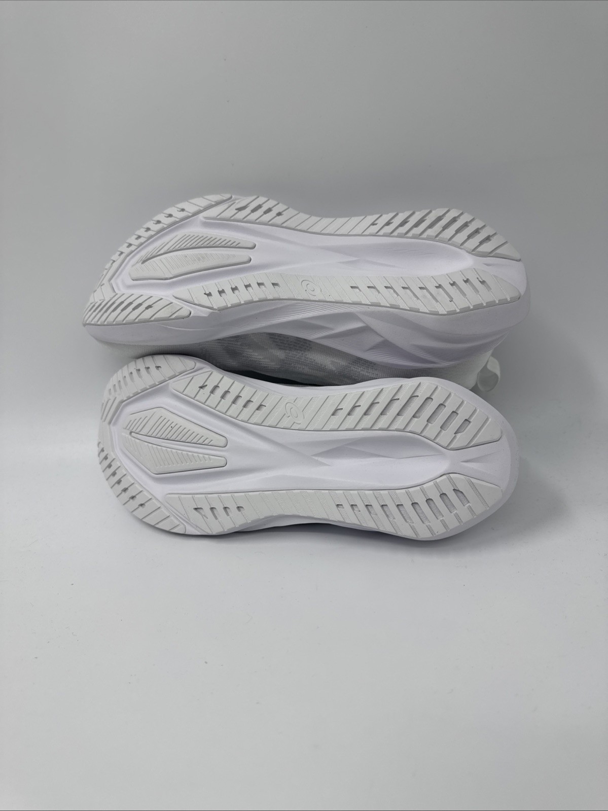 ASICS NOVABLAST 5 White/Piedmont Grey 1011B974-100 Men’s Sizes 8.5-13