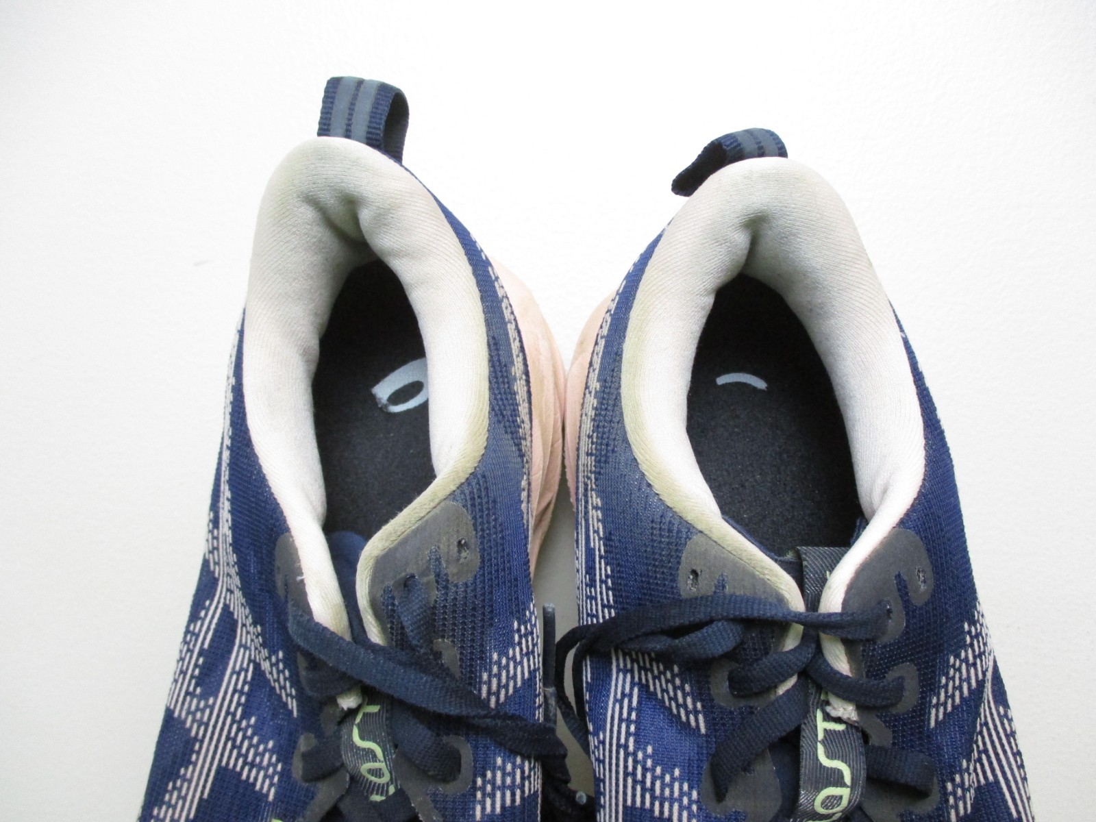 Asics Novablast 5 Womens Size 8.5 Medium B Midnight Breeze Peach Sneakers