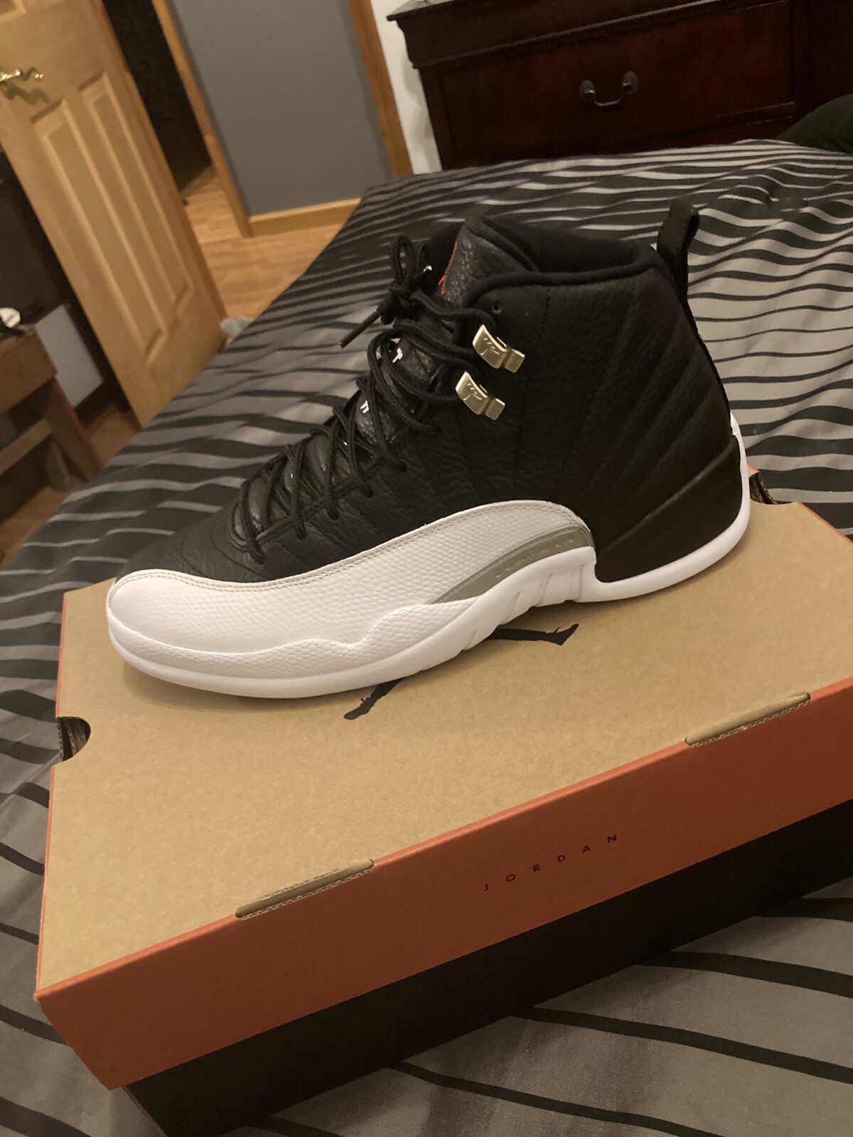 jordan 12 playoff 2022 size 10