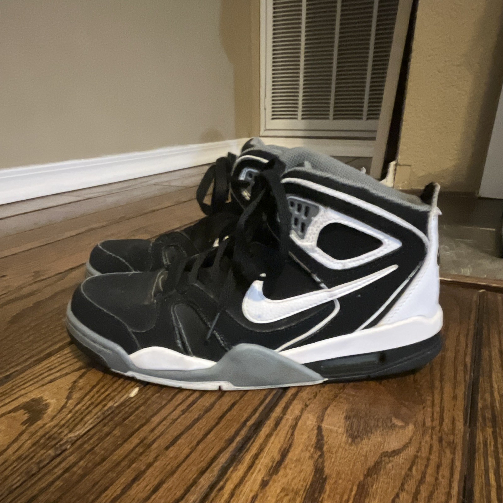 Nike Air Flight Falcon Men’s Basketball Shoes Size 7.5 397204-012