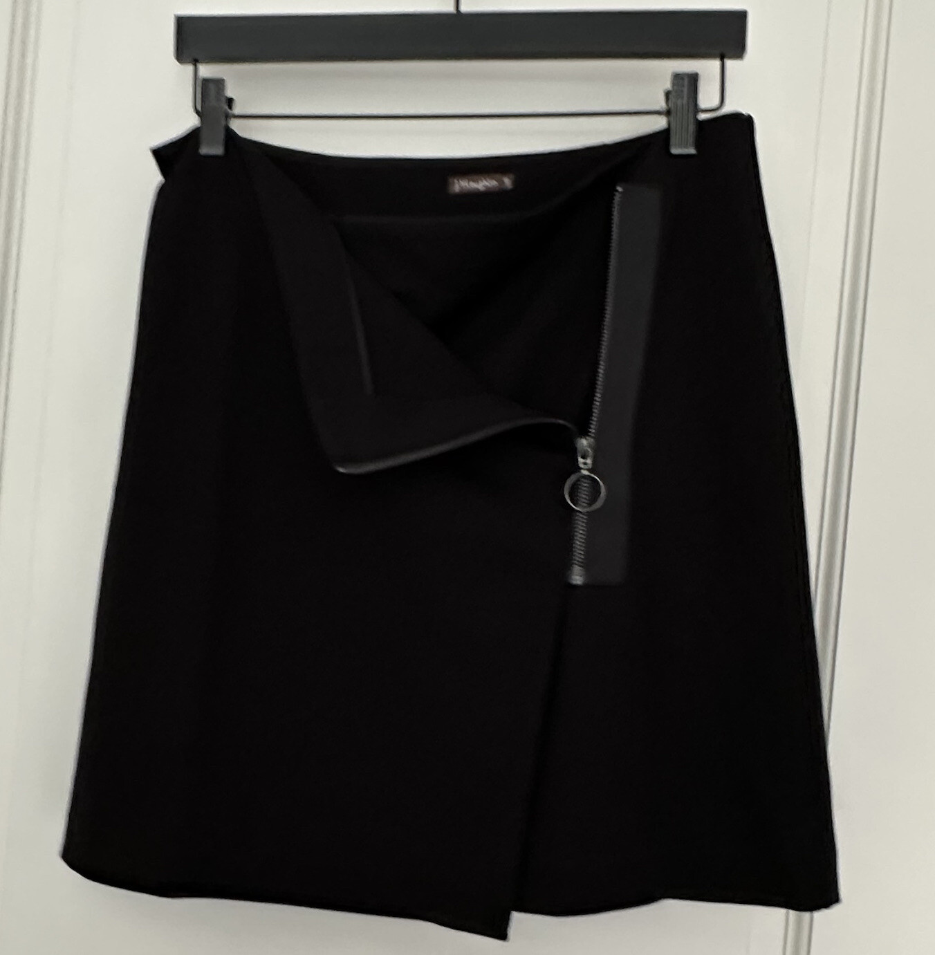 J.McLaughlin A-line silhouette Mini length front zip detail size 10