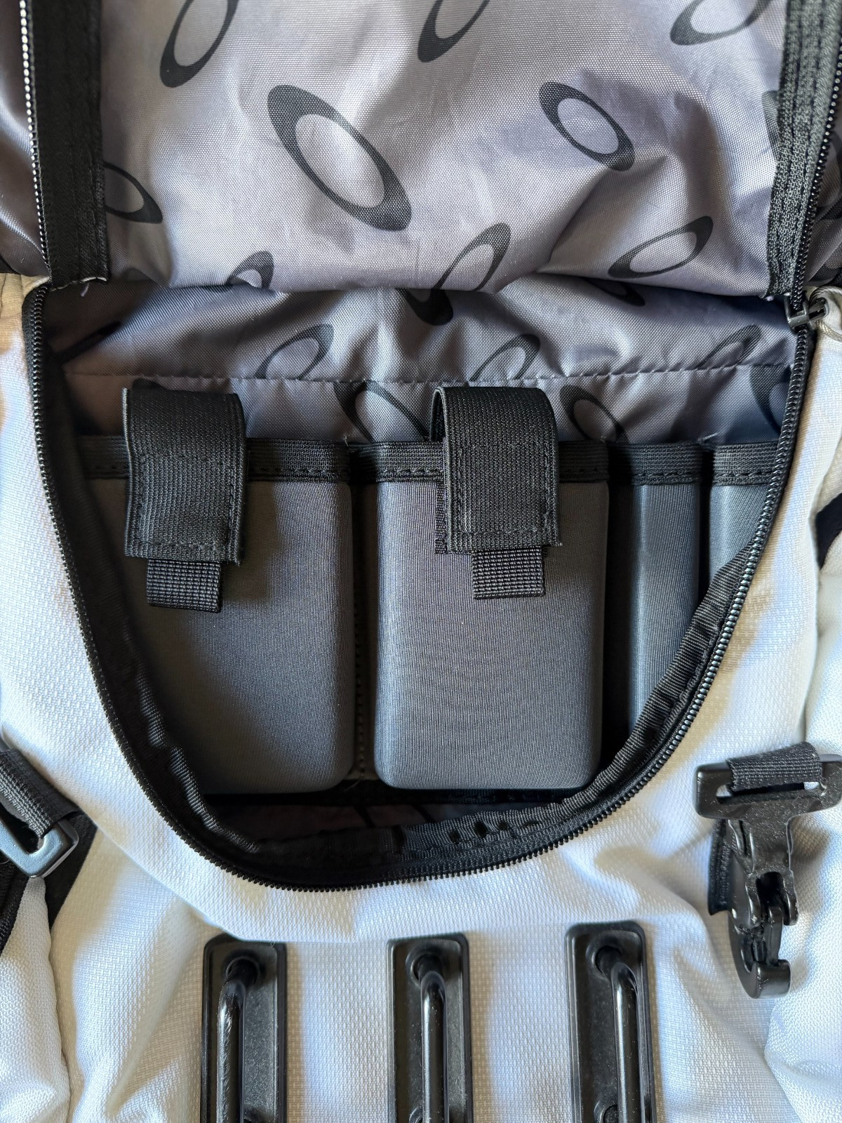 OG **RARE** Oakley Sunglasses White Kitchen Sink Backpack Excellent Condition