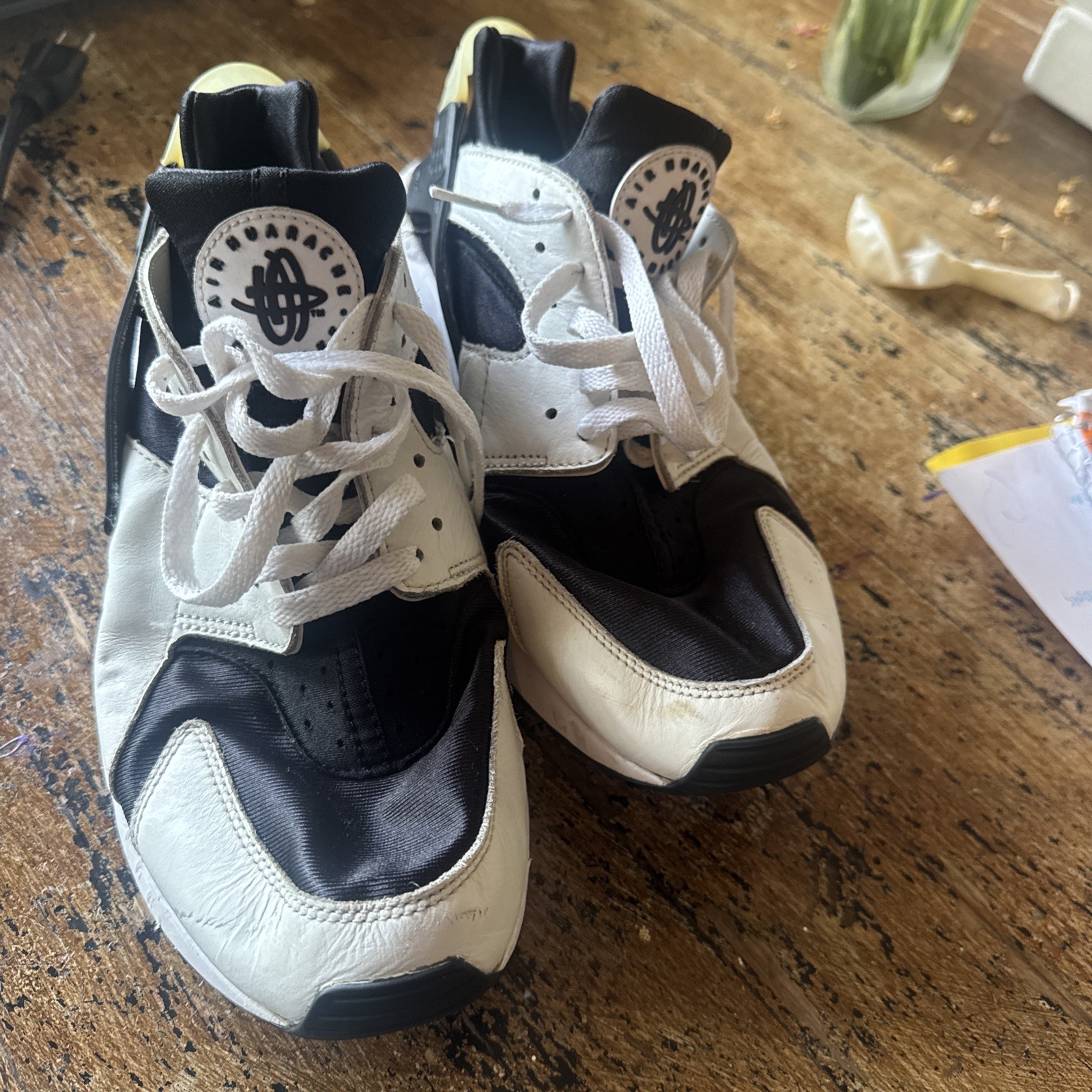 Nike Air Huarache Men’s Shoes In Black/White Size 11.5 – Fit Like A 9.5