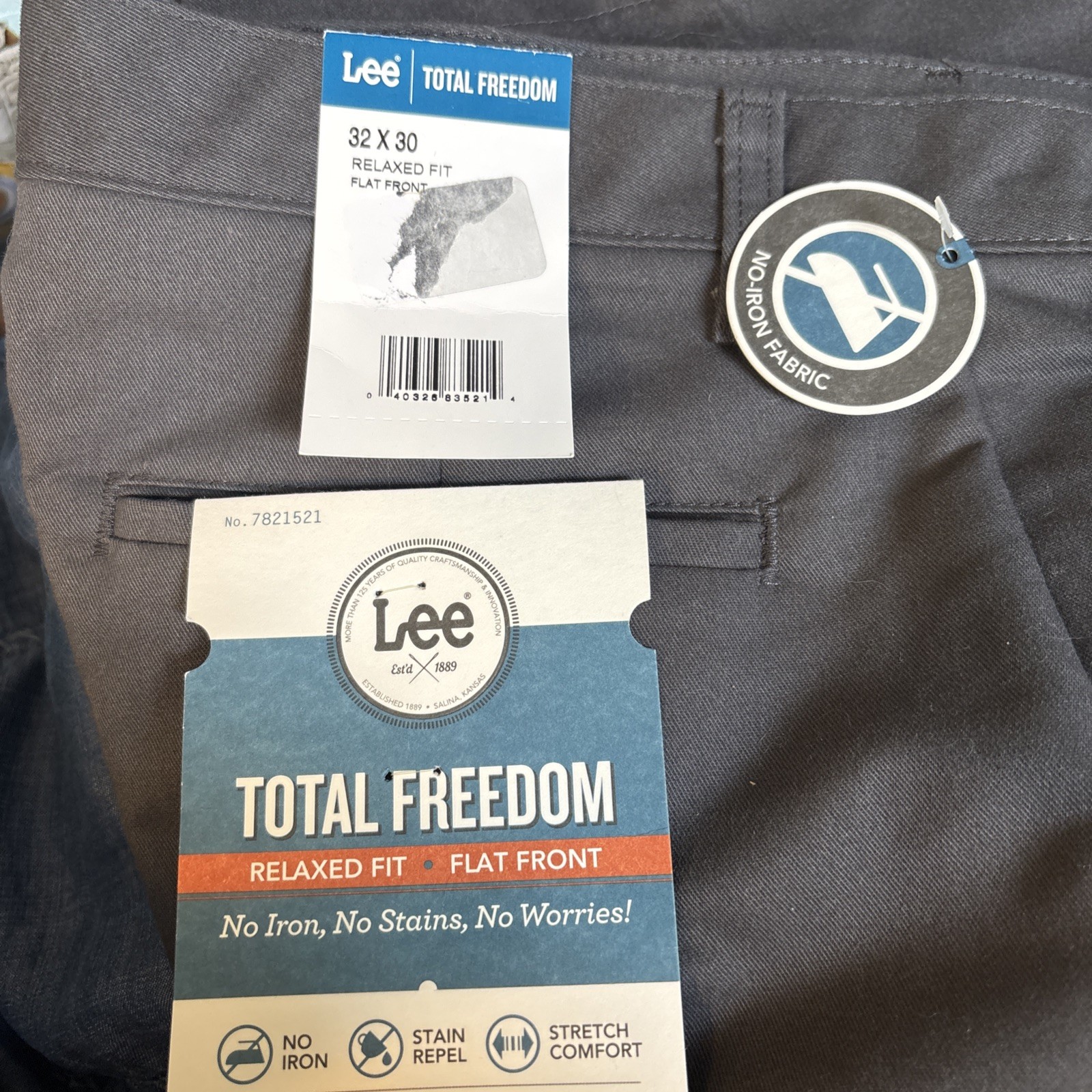 NWT Lee 32X30 Relaxed Fit Flat Front No Iron Charcoal Gray Total Freedom Pants