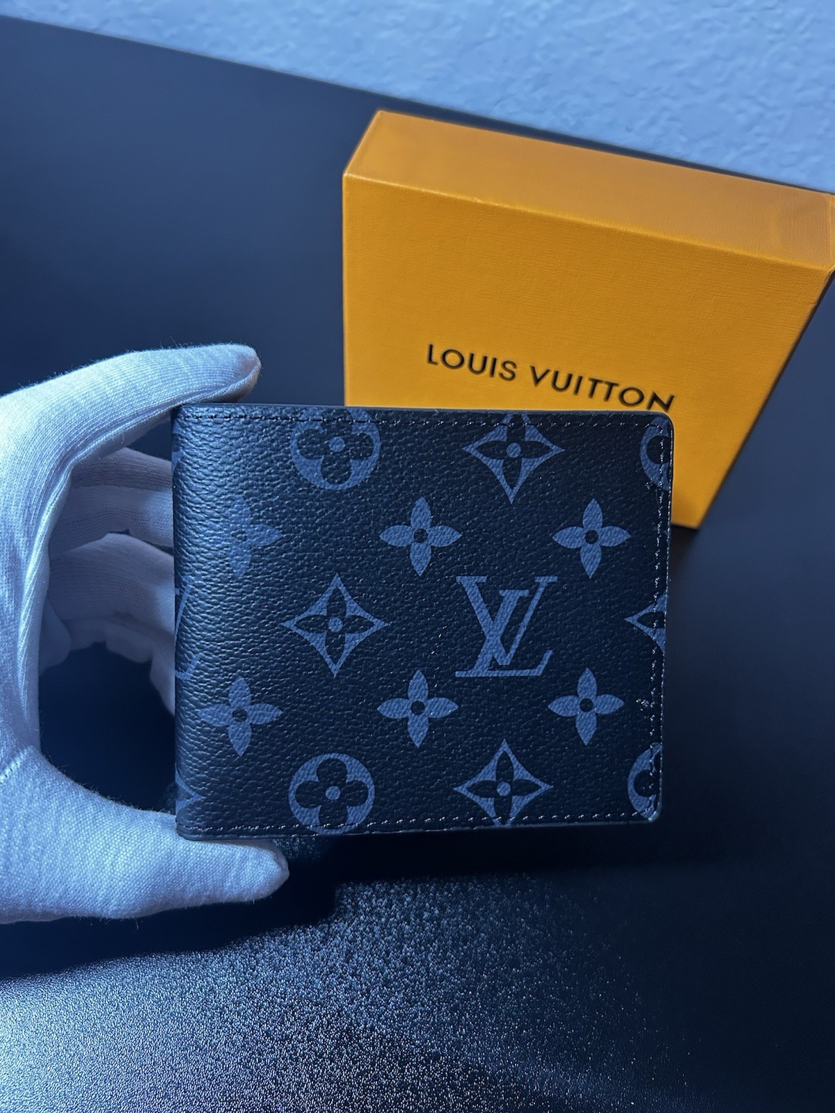 Louis Vuitton Men’s Black Monogram Bifold Wallet Logo Credit Card Feature