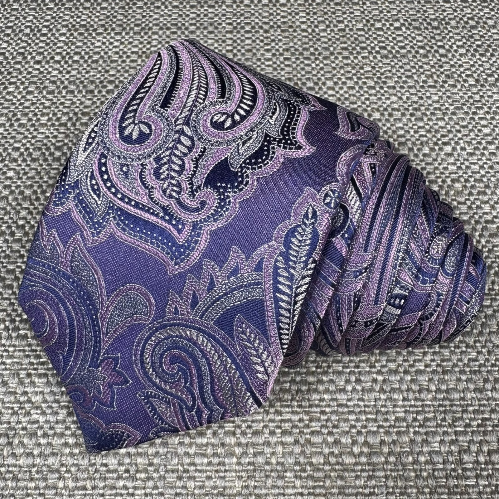 Canali Men’s Tie Purple Silver Floral Necktie 100% Silk Long 61″ x 3 1/8″ Italy