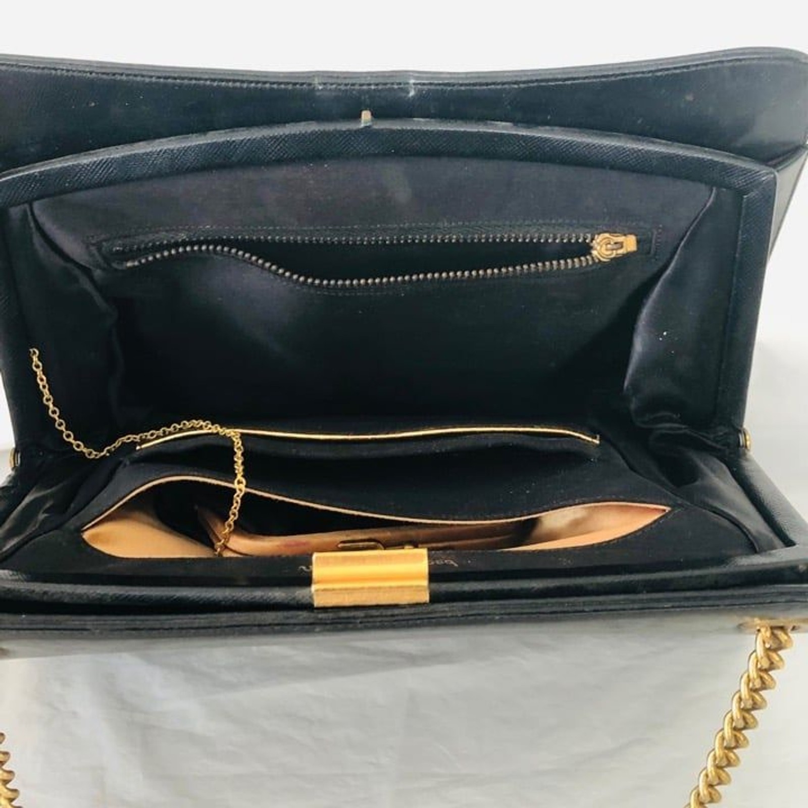 Vintage “Bag By Dorian” Handbag Black Leather Gold tone Hardwear Chain 10″x7″x3″