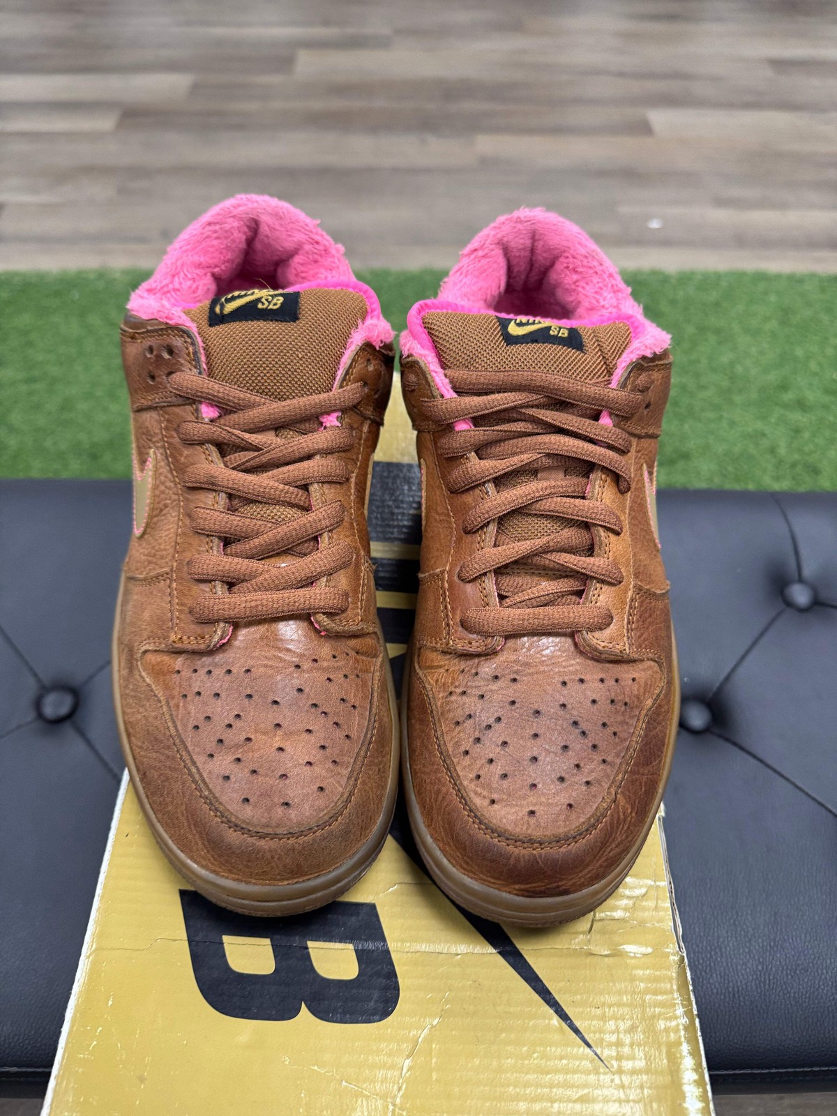 Nike SB Dunk Low Gibson Guitar Case – Size 11 (U)