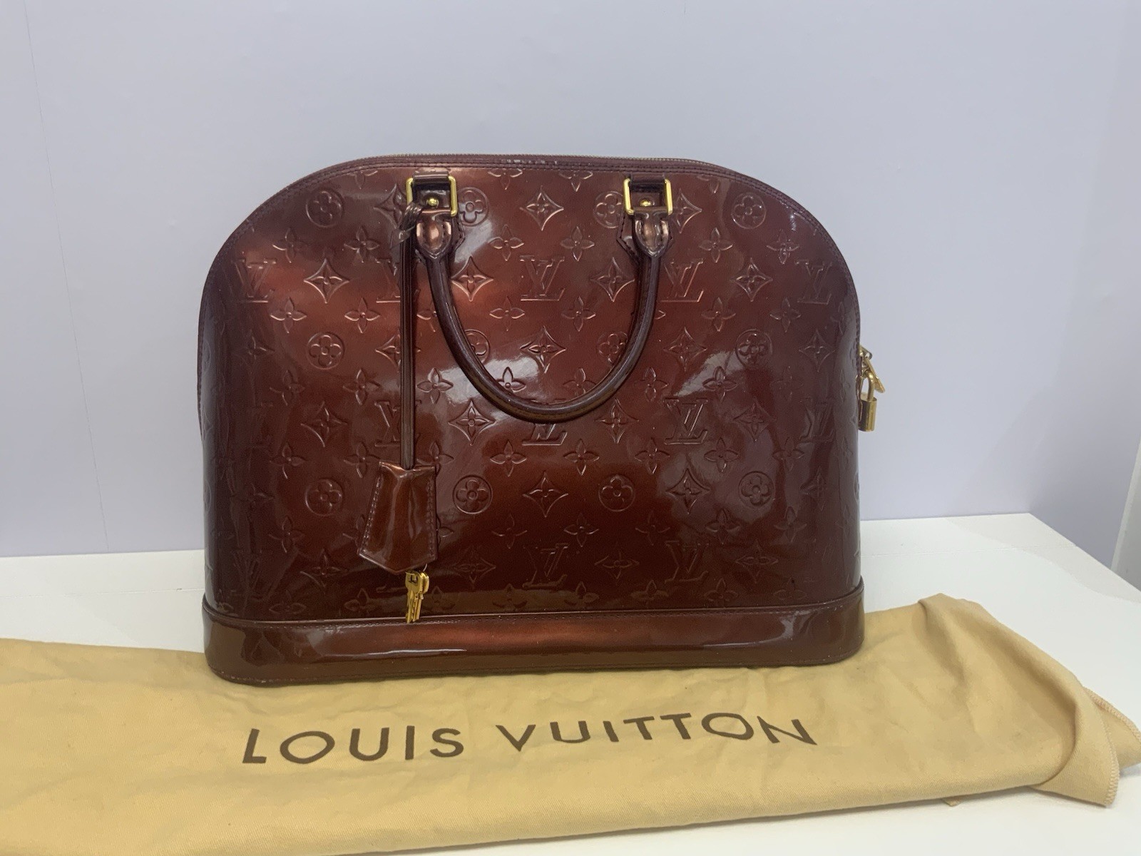 LOUIS VUITTON Alma GM Monogram Vernis Amarante (Burgandy) Bag