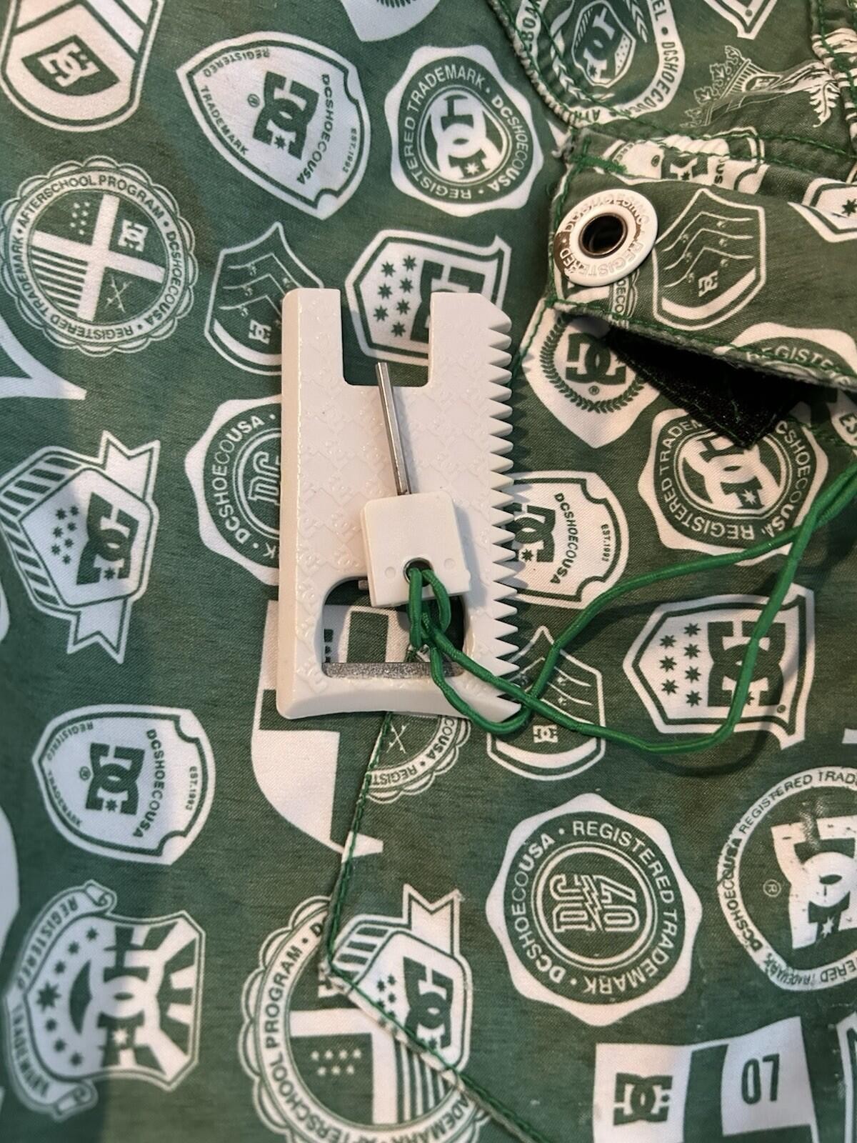 Vintage Y2K DC Shoes Men’s Board Shorts Green Logo Print Size 38 W/ Wax Comb