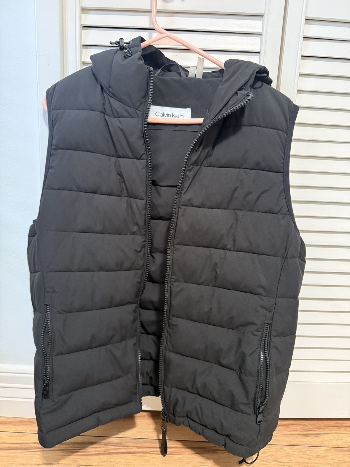 Calvin Klein Women’s Nylon Hooded Puffer Vest Sorona Aura Medium $129 MSRP