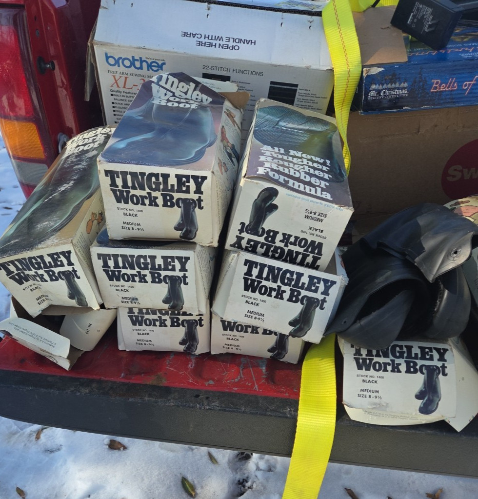 ONE PAIR ONLY TINGLEY RUBBER WORK BOOT STOCK NO 1400 MEDIUM 8-9 1/2 SELLING MORE