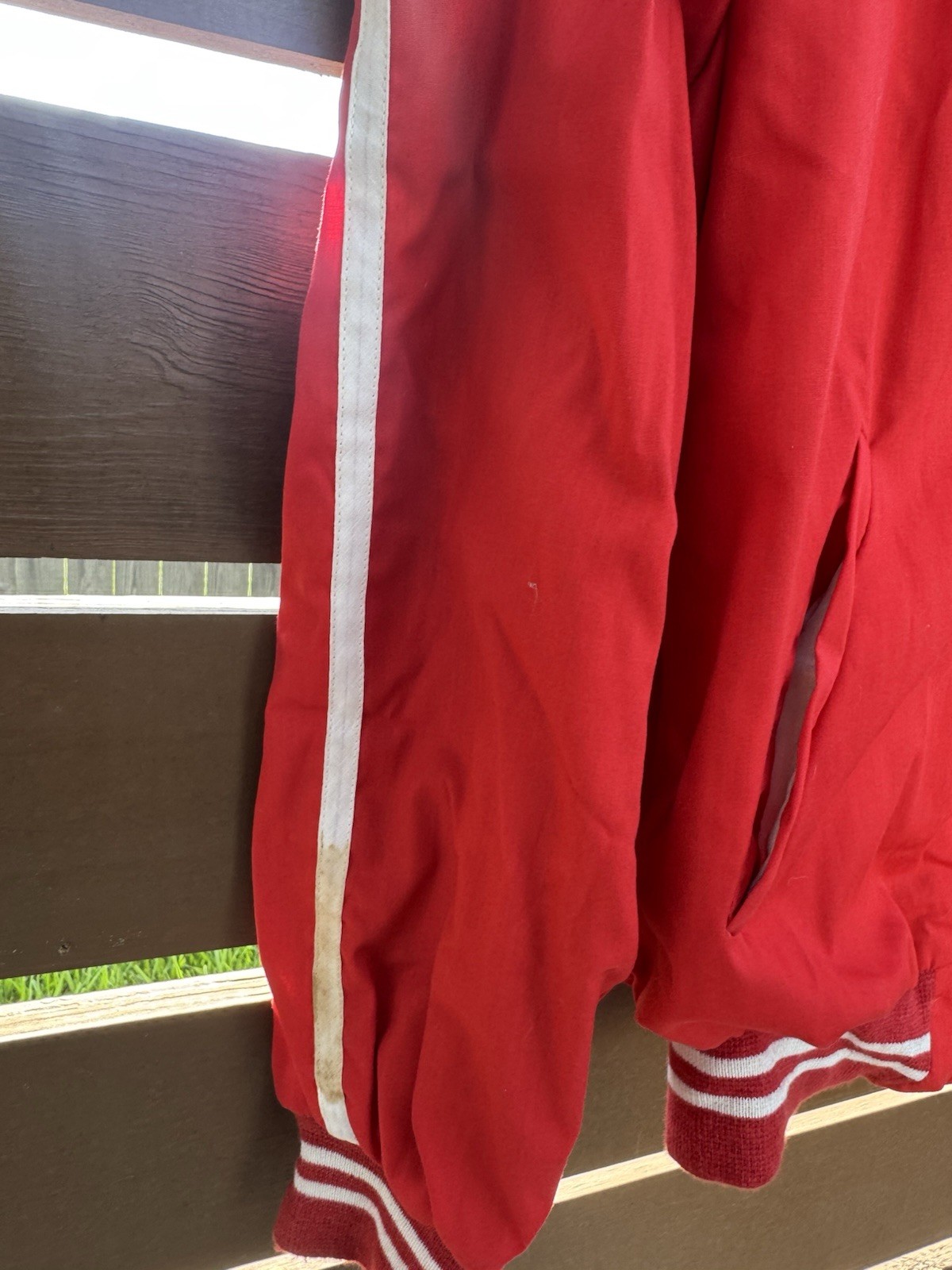 Vintage Cardinals baseball jacket Logo M embroidered, white stripes sleeves ￼